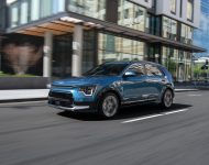 2023 Kia Niro - Front Three-Quarter Wallpaper 190x150