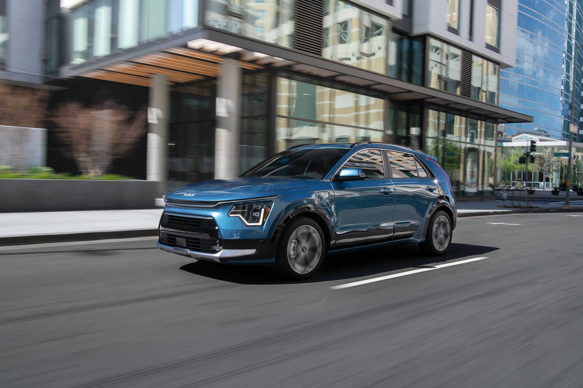 Download 2023 Kia Niro - Front Three-Quarter HD Wallpaper 1921x1280 #37