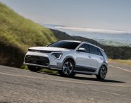 2023 Kia Niro - Front Three-Quarter Wallpaper 190x150