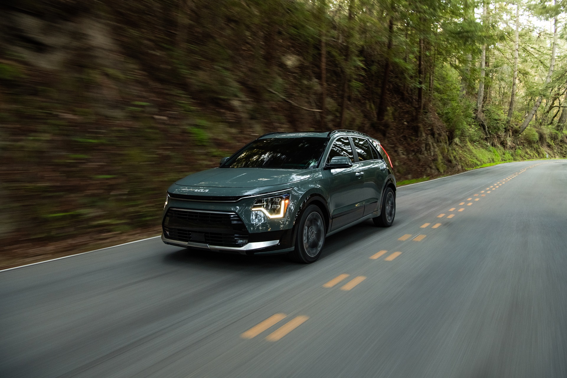 Download 2023 Kia Niro - Front Three-Quarter HD Wallpaper 1921x1280 #4