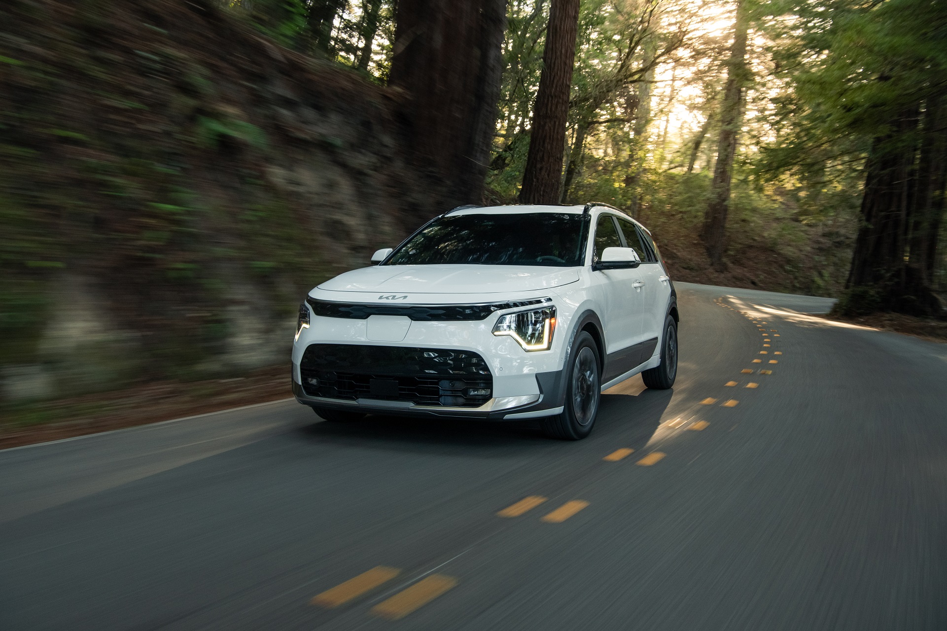 Download 2023 Kia Niro - Front HD Wallpaper 1921x1280 #27