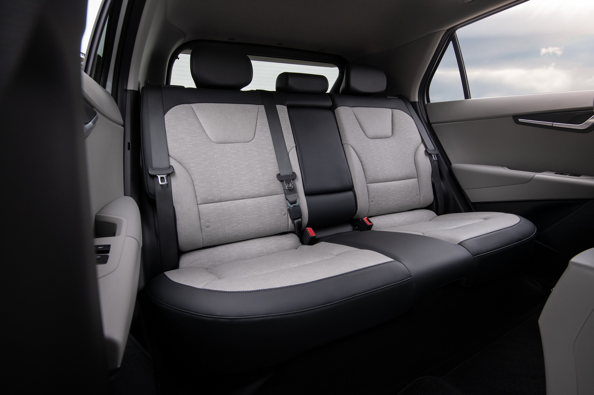 Download 2023 Kia Niro - Interior, Rear Seats HD Wallpaper 1921x1280 #22