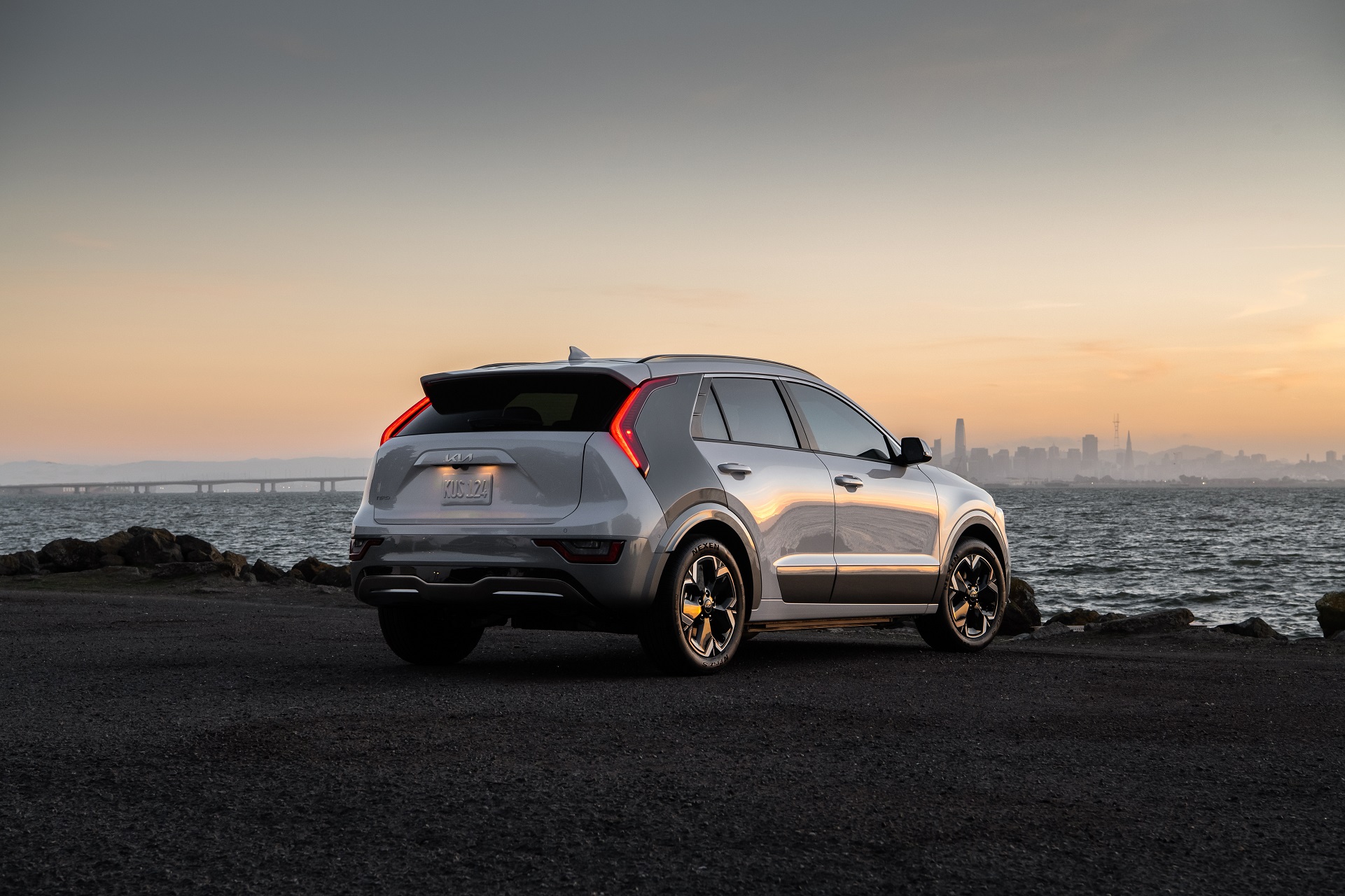 Download 2023 Kia Niro - Rear Three-Quarter HD Wallpaper 1921x1280 #33