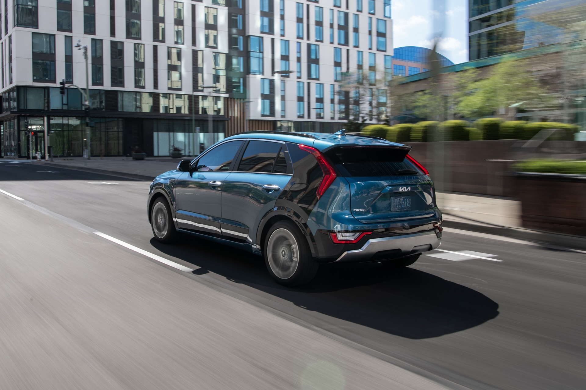 Download 2023 Kia Niro - Rear Three-Quarter HD Wallpaper 1921x1280 #38