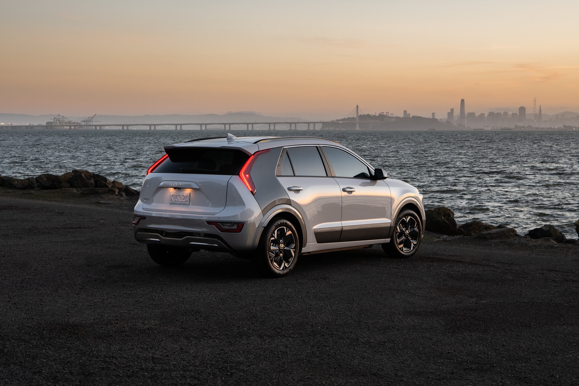 Download 2023 Kia Niro - Rear Three-Quarter HD Wallpaper 1921x1280 #32