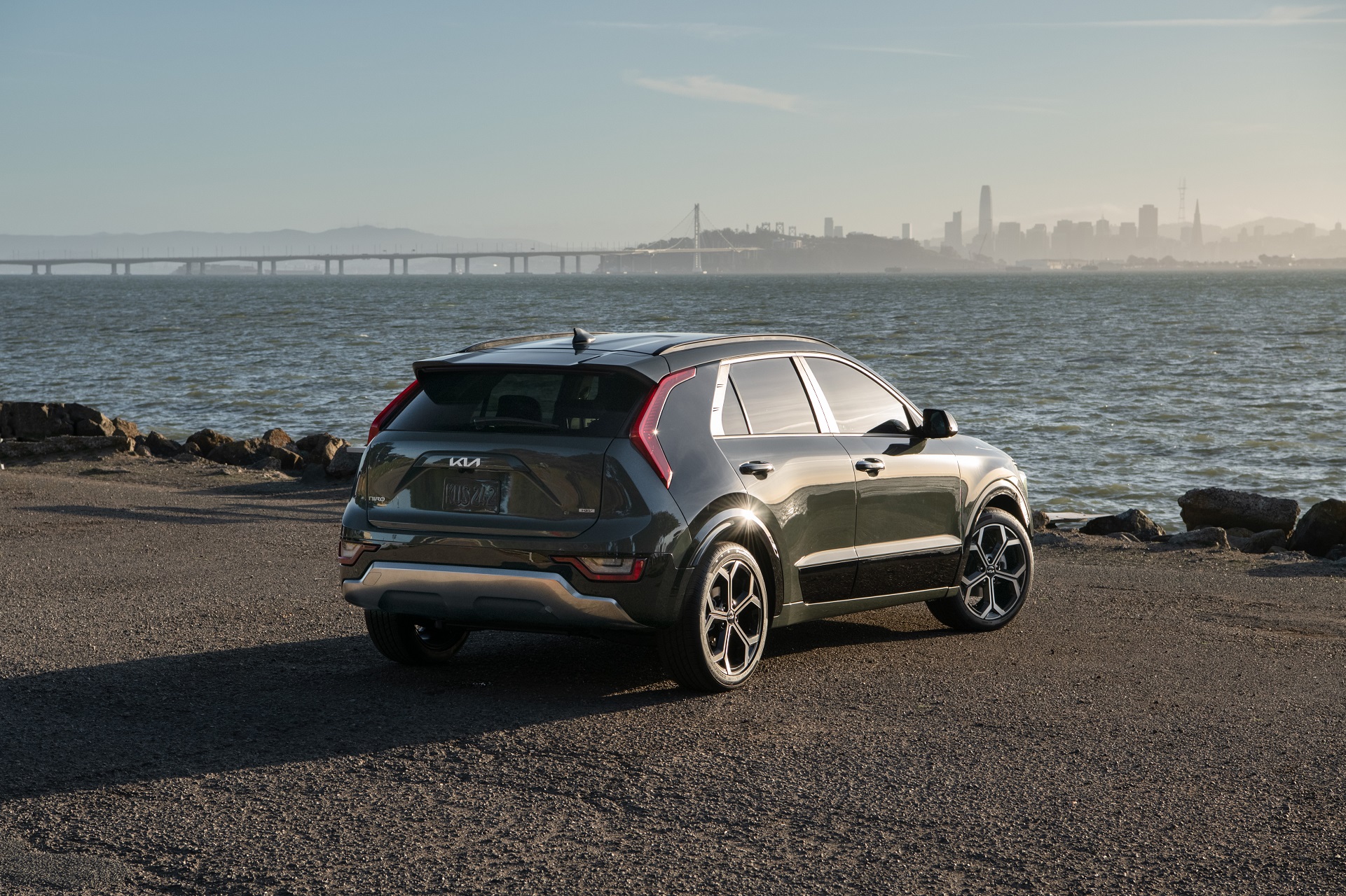 Download 2023 Kia Niro - Rear Three-Quarter HD Wallpaper 1921x1280 #10