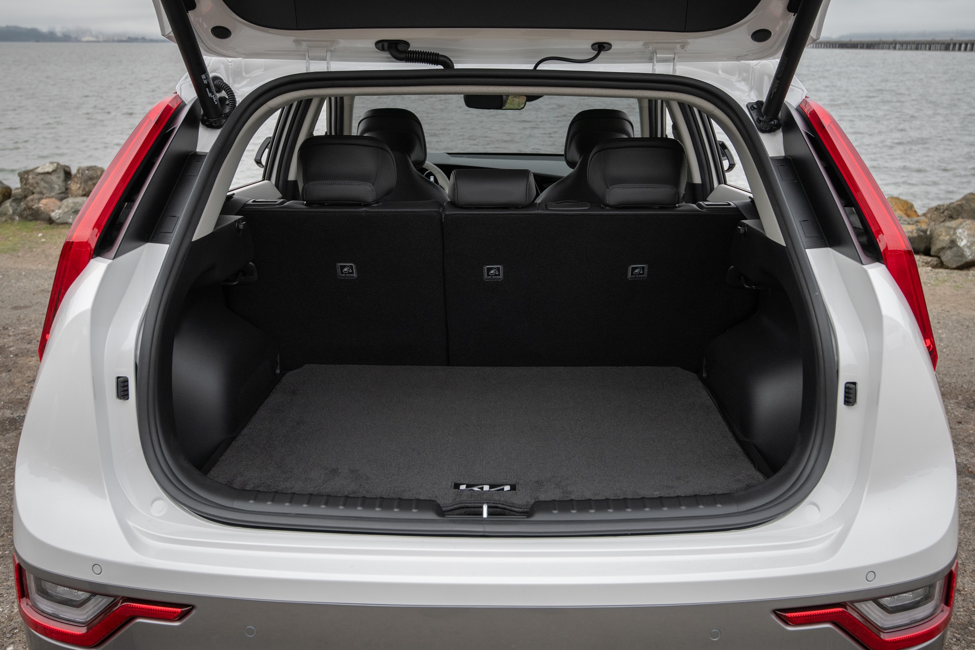 Download 2023 Kia Niro - Trunk HD Wallpaper 1921x1280 #23
