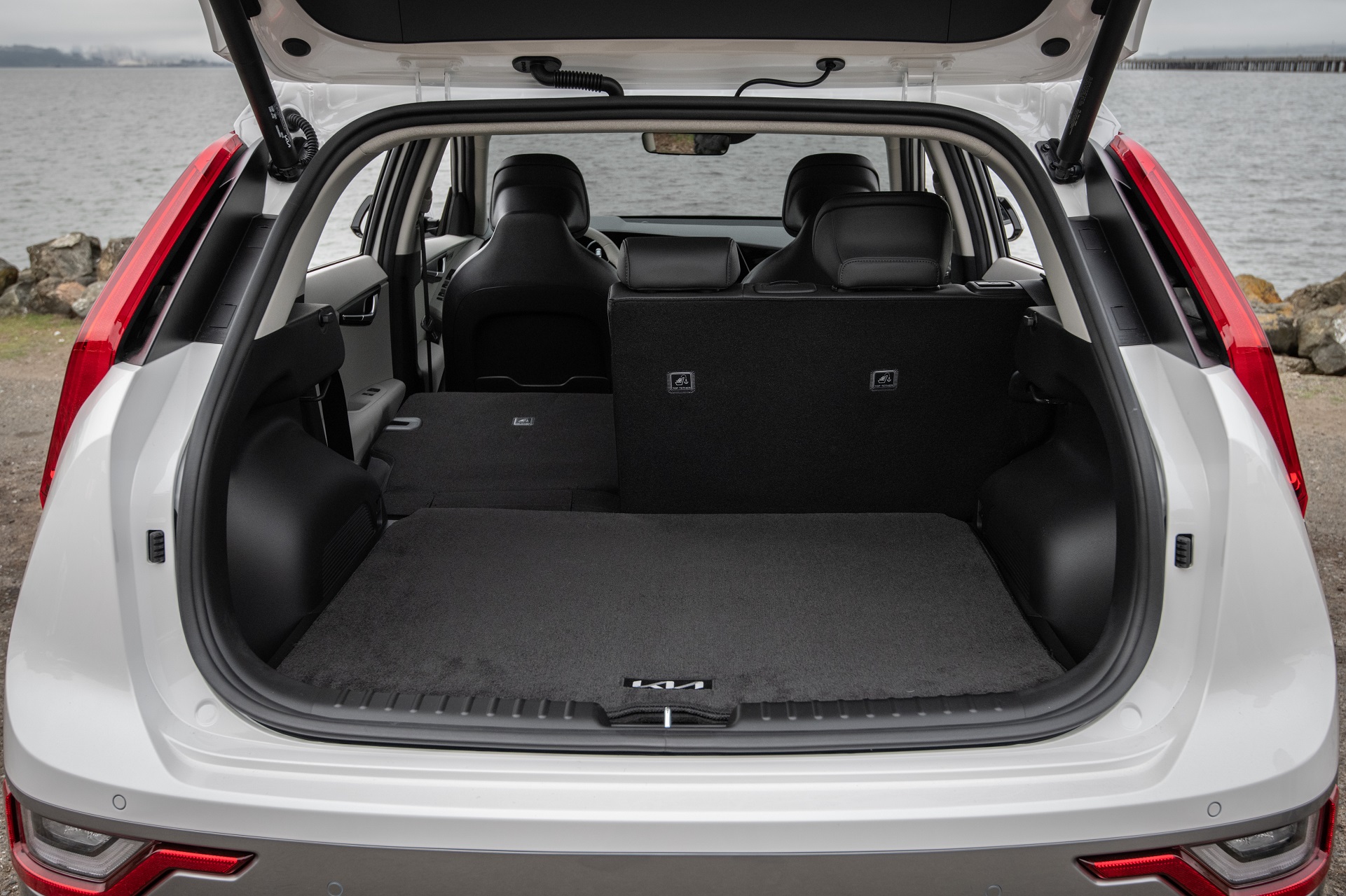 Download 2023 Kia Niro - Trunk HD Wallpaper 1921x1280 #24