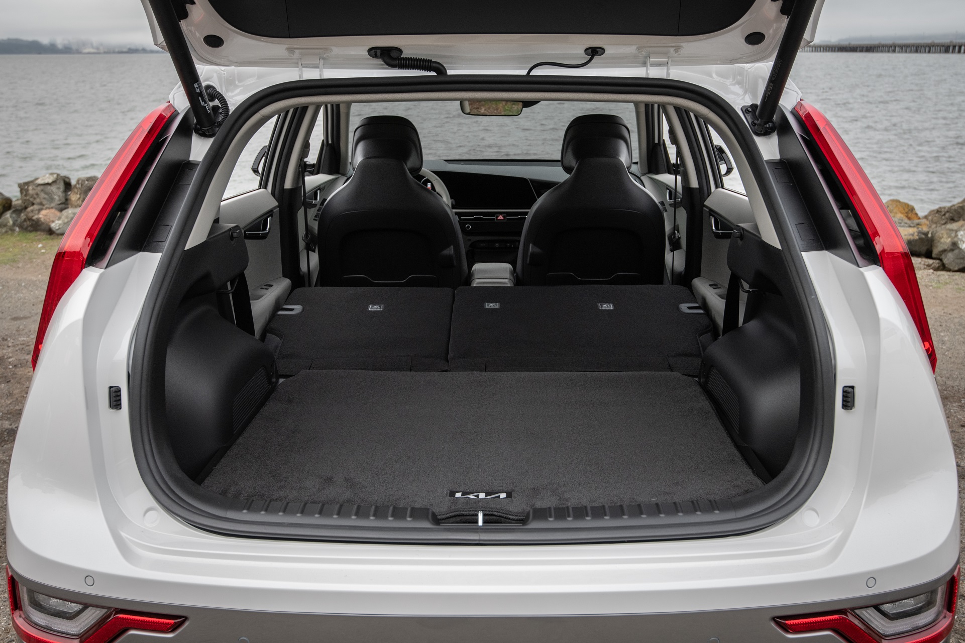 Download 2023 Kia Niro - Trunk HD Wallpaper 1921x1280 #25