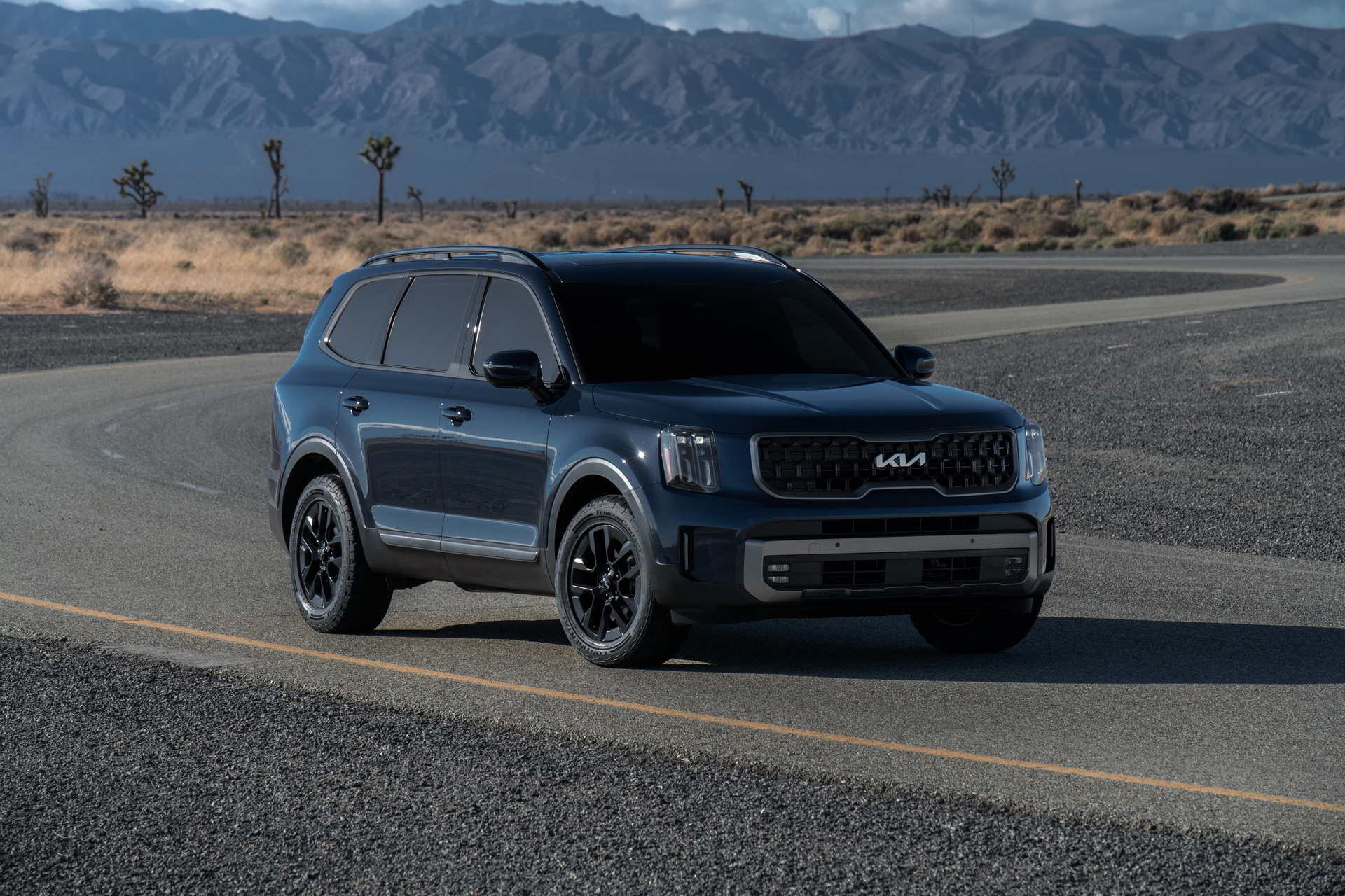 Download 2023 Kia Telluride X-Pro - Front Three-Quarter HD Wallpaper 1920x1280 #11