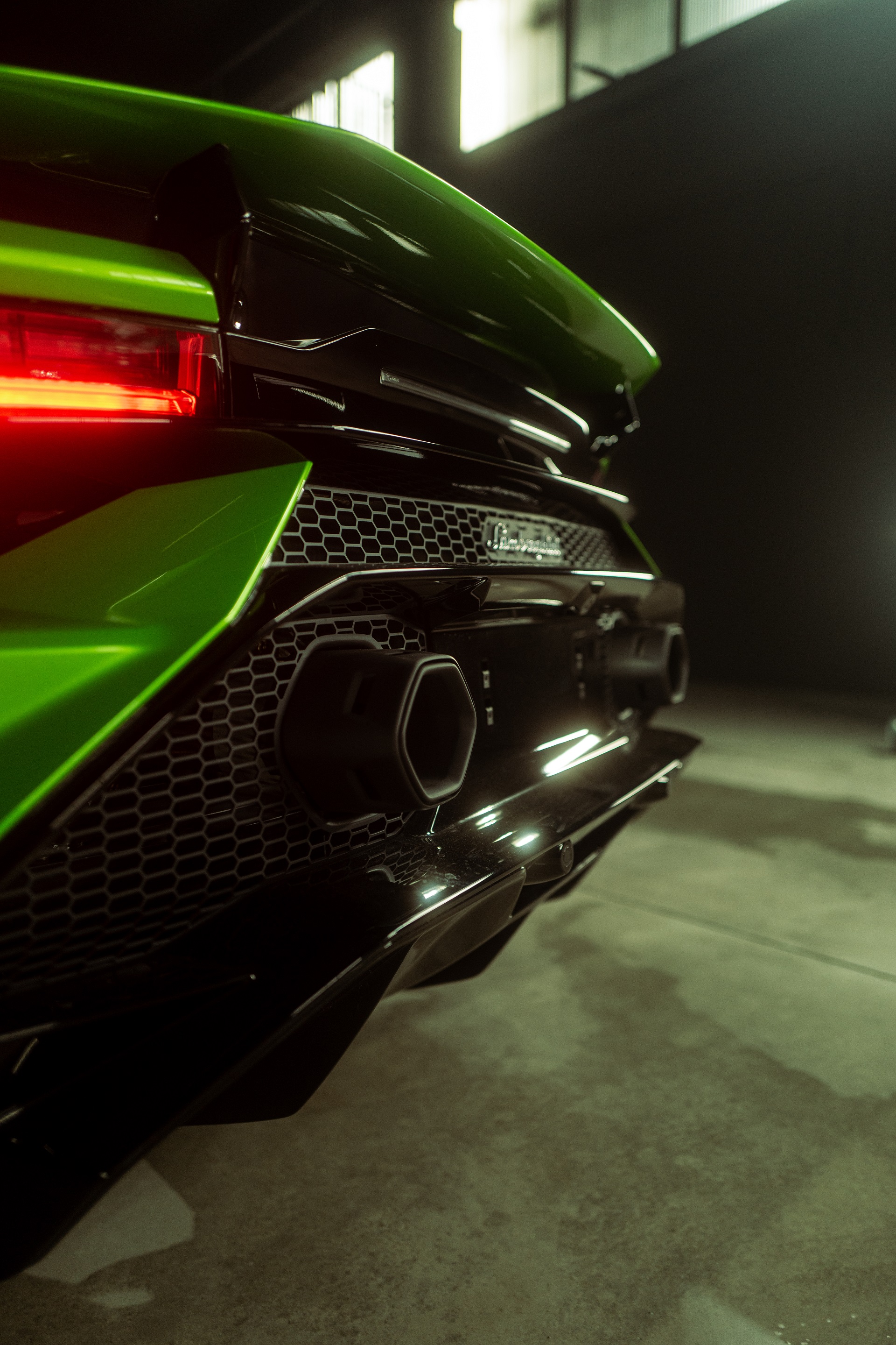 Download 2023 Lamborghini Huracán Tecnica - Detail HD Phone Wallpaper 1920x2880 #33