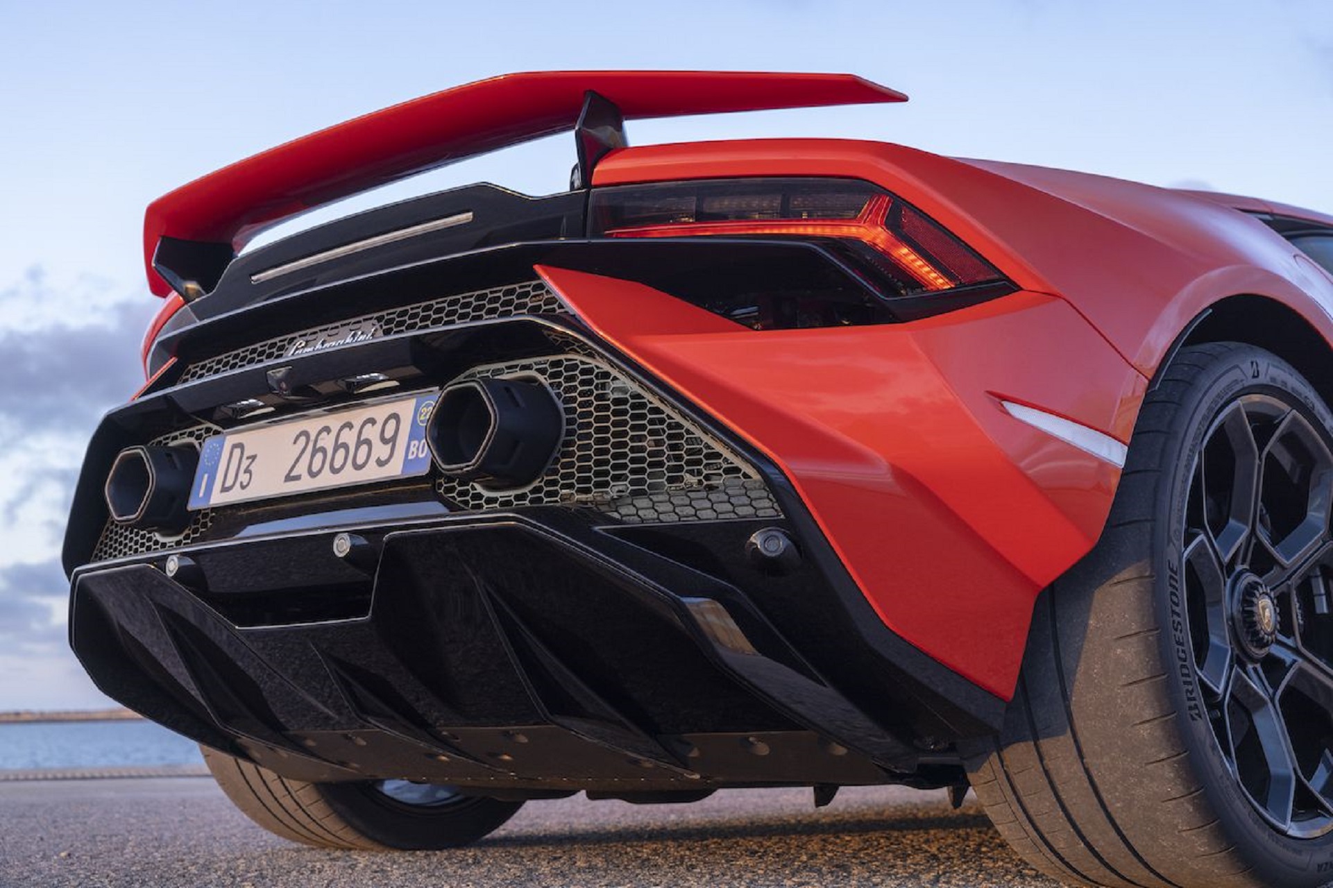 Download 2023 Lamborghini Huracán Tecnica - Exhaust HD Wallpaper 1921x1280 #195