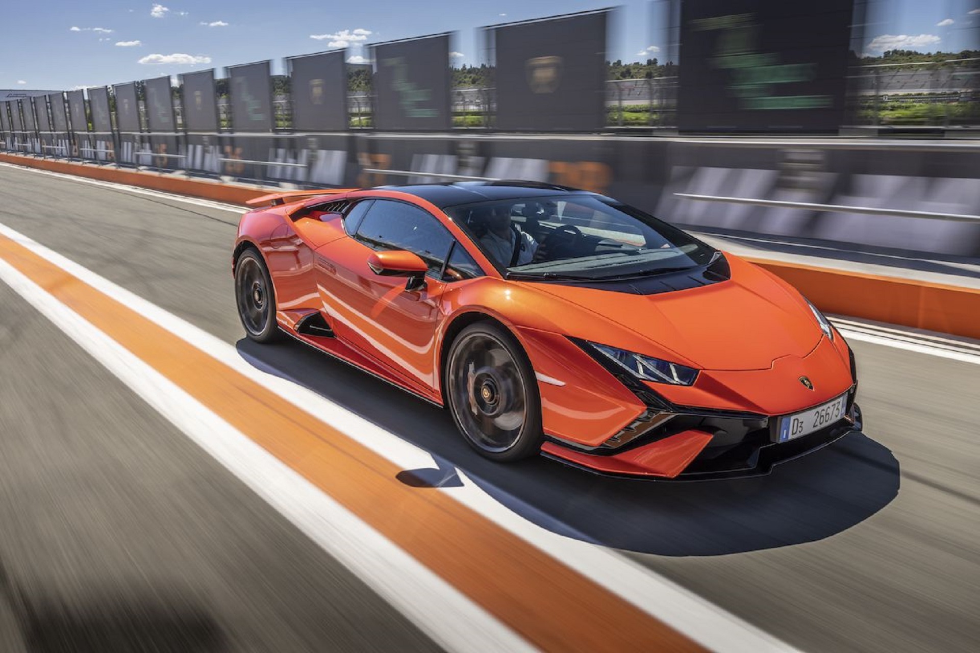 Download 2023 Lamborghini Huracán Tecnica - Front Three-Quarter HD Wallpaper 1921x1280 #119