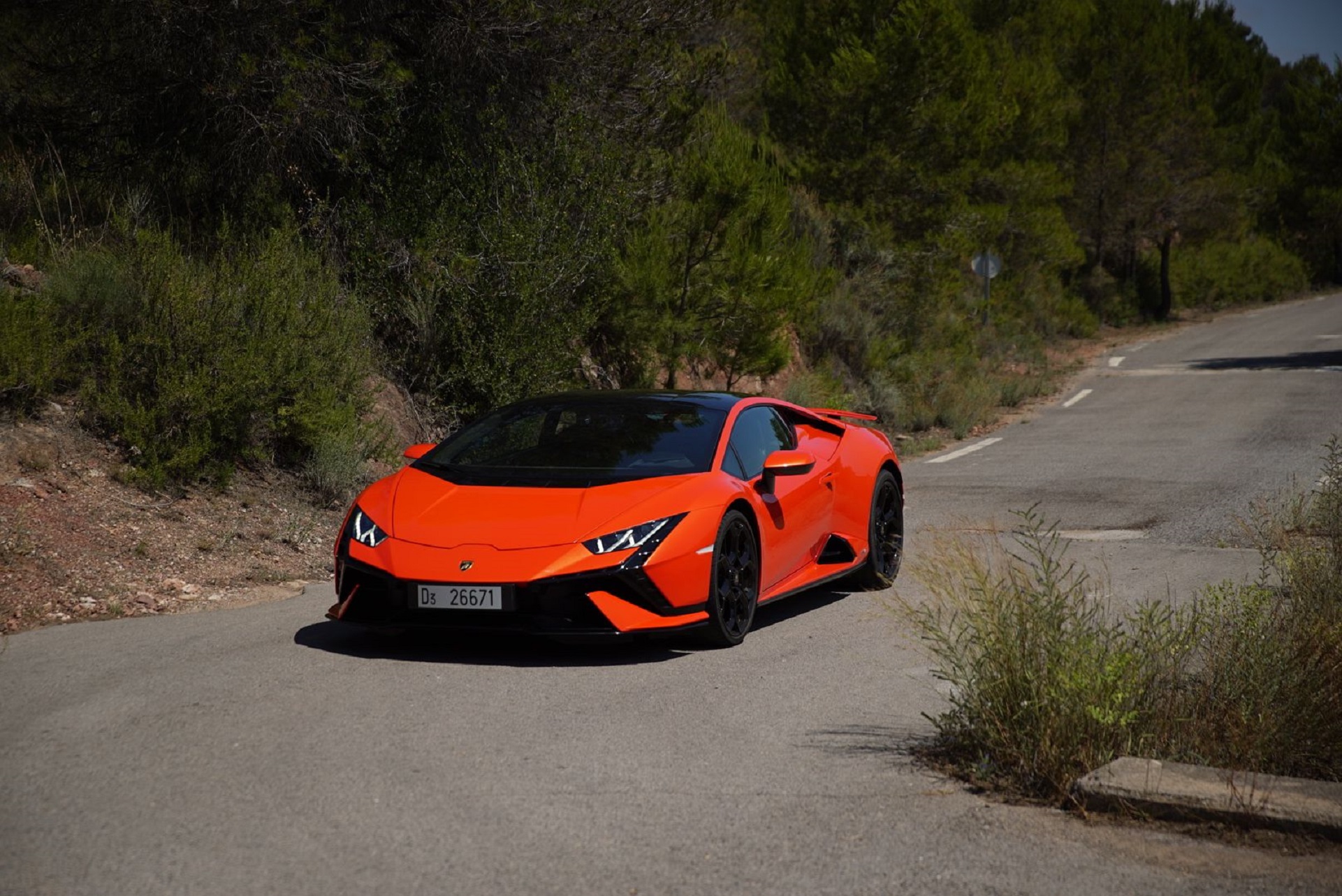 Download 2023 Lamborghini Huracán Tecnica - Front Three-Quarter HD Wallpaper 1921x1283 #171