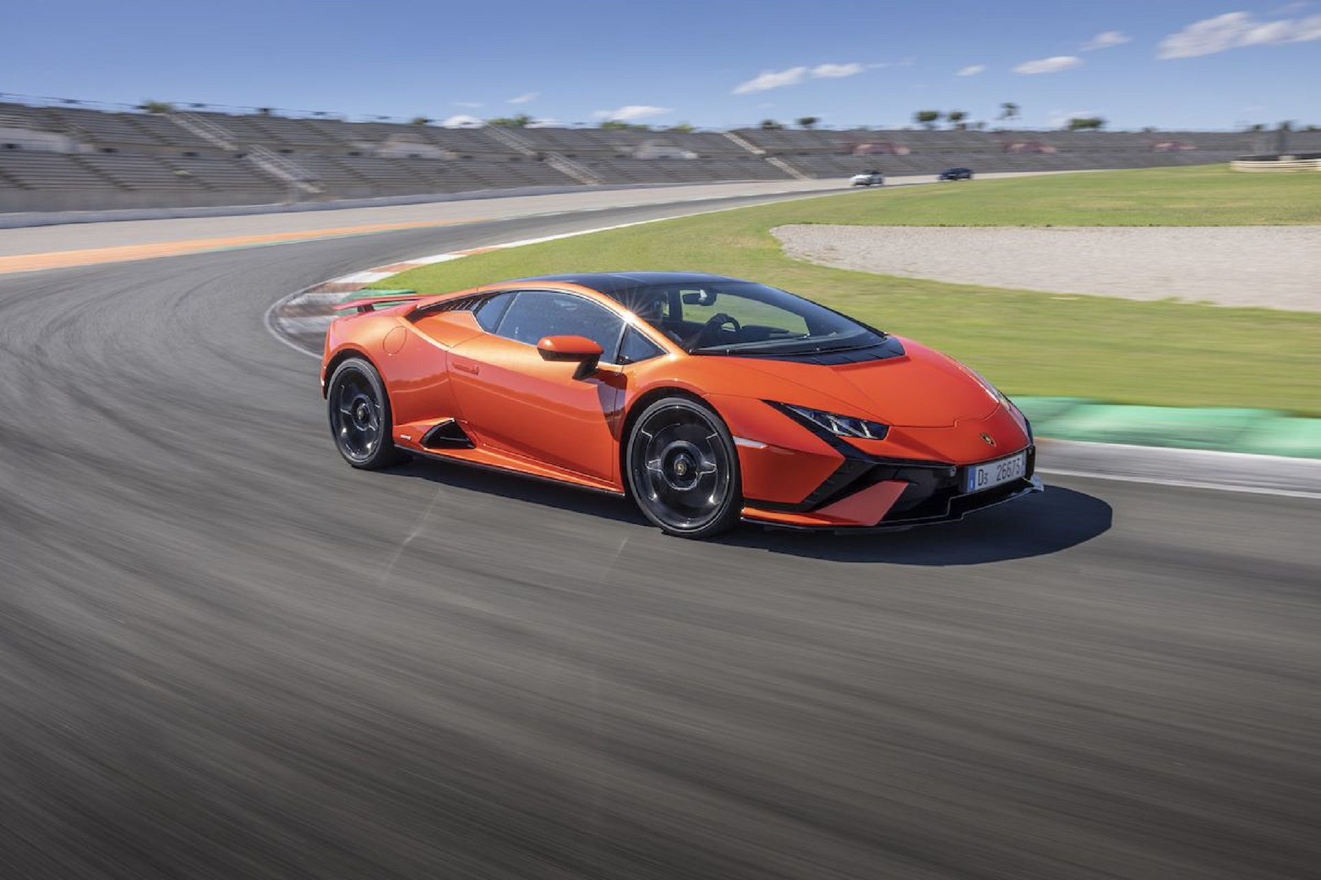 Download 2023 Lamborghini Huracán Tecnica - Front Three-Quarter HD Wallpaper 1921x1280 #121
