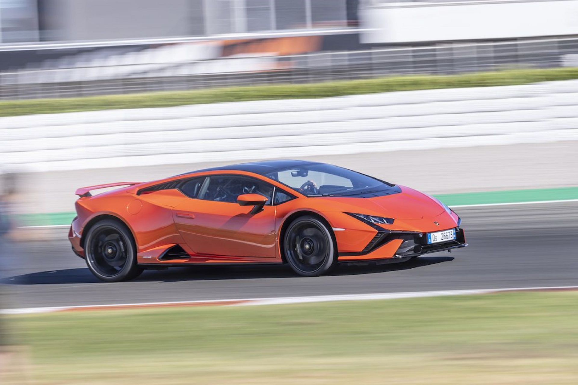 Download 2023 Lamborghini Huracán Tecnica - Front Three-Quarter HD Wallpaper 1921x1280 #122