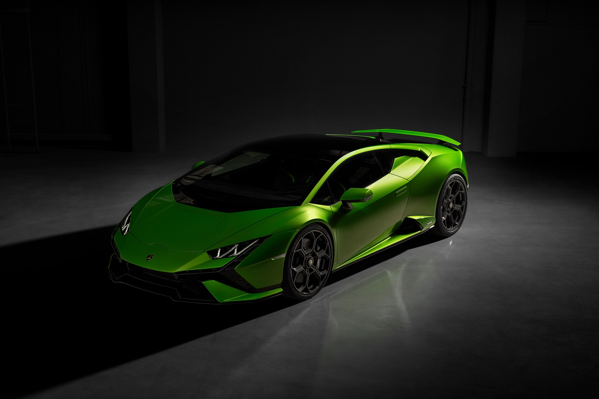 Download 2023 Lamborghini Huracán Tecnica - Front Three-Quarter HD Wallpaper 1920x1280 #36