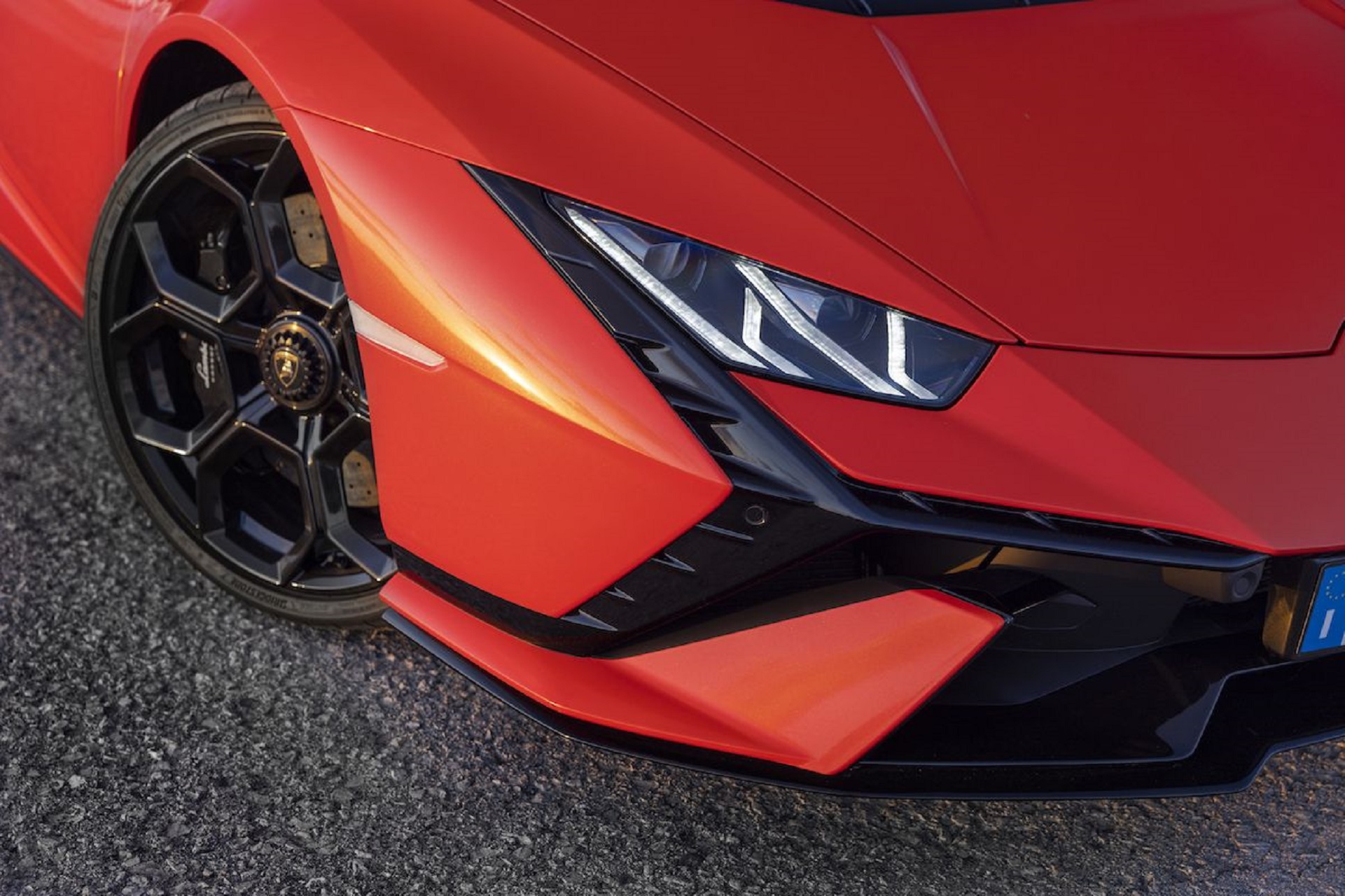 Download 2023 Lamborghini Huracán Tecnica - Front HD Wallpaper 1921x1280 #182