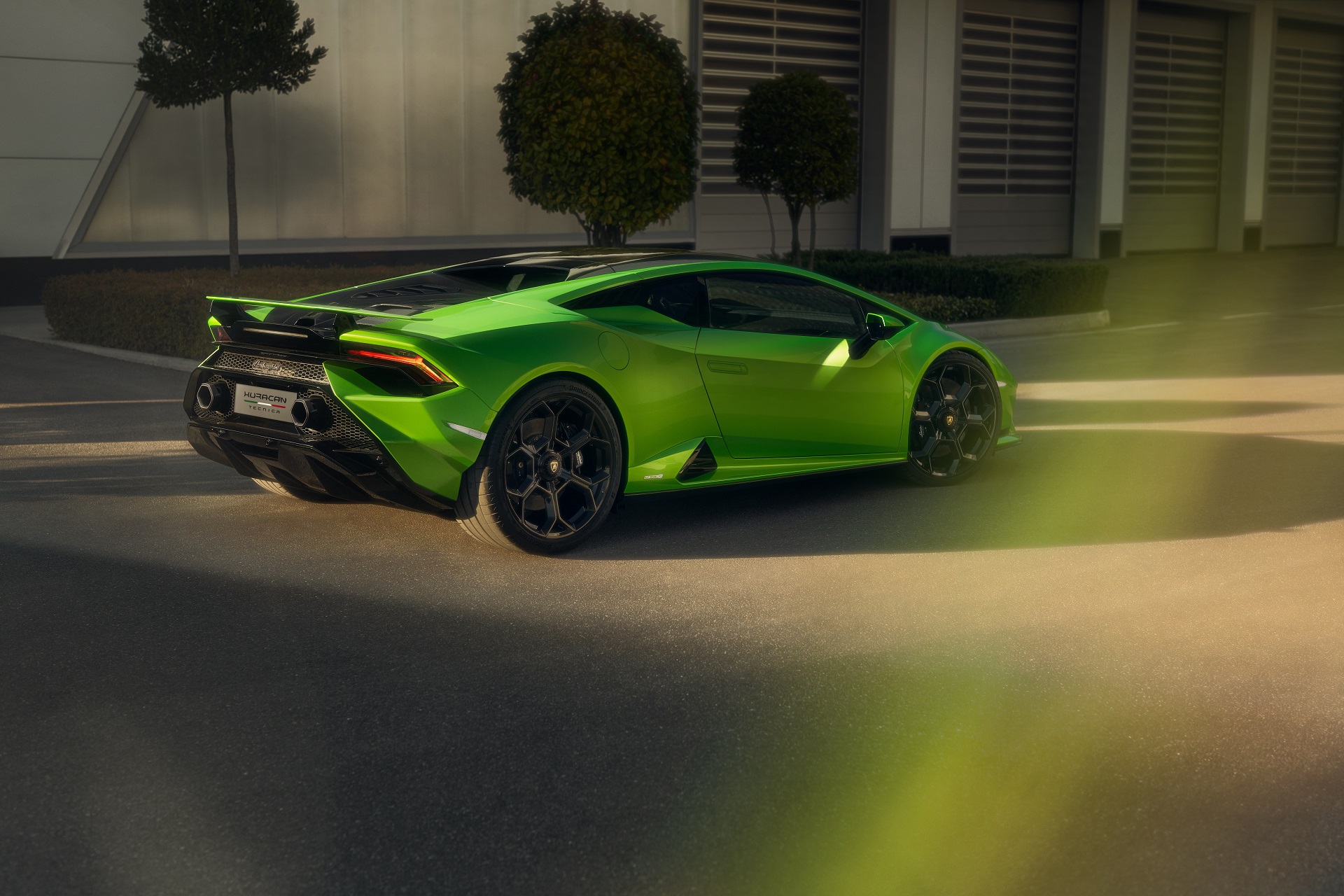 Download 2023 Lamborghini Huracán Tecnica - Rear Three-Quarter HD Wallpaper 1920x1280 #6