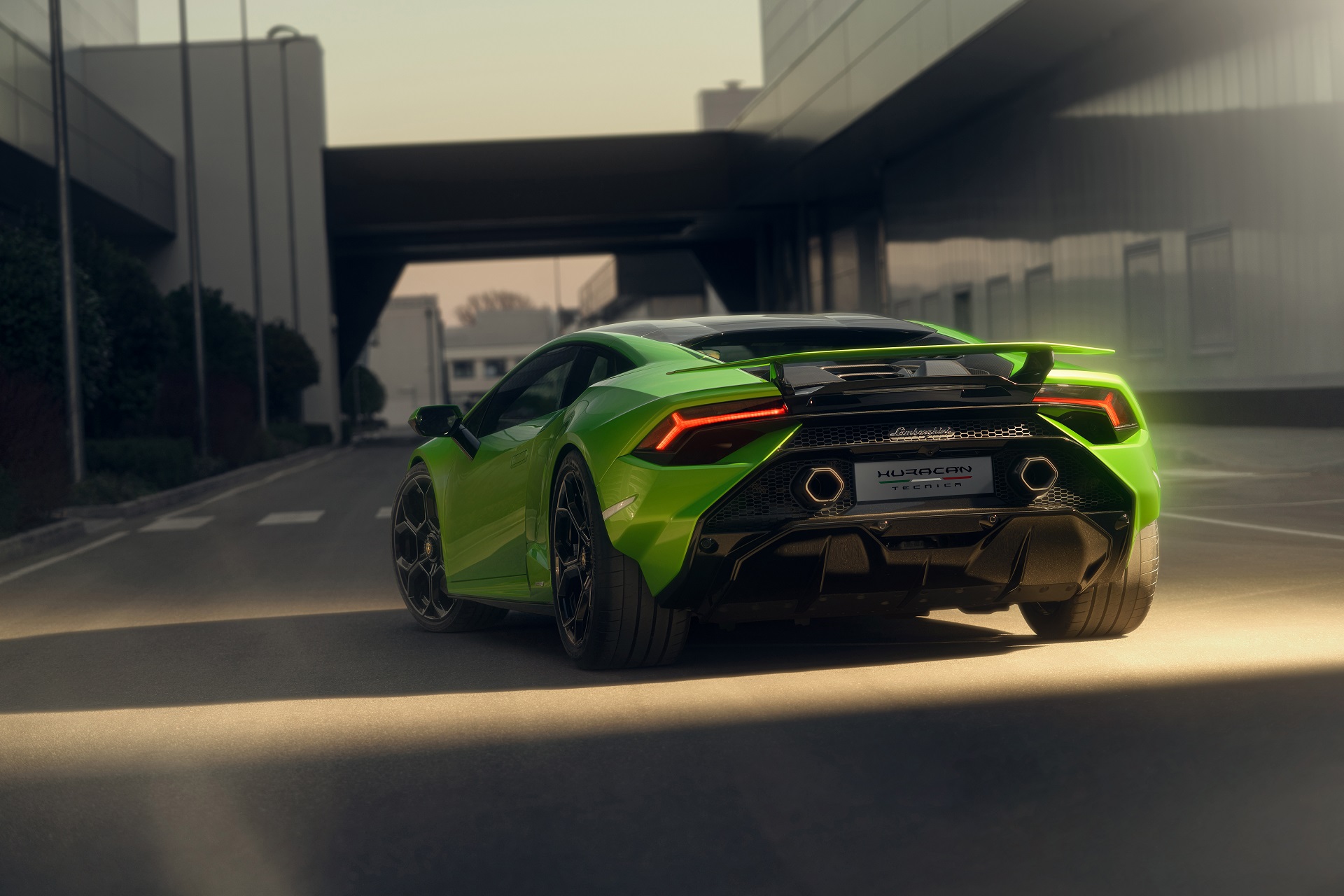 Download 2023 Lamborghini Huracán Tecnica - Rear HD Wallpaper 1920x1280 #9