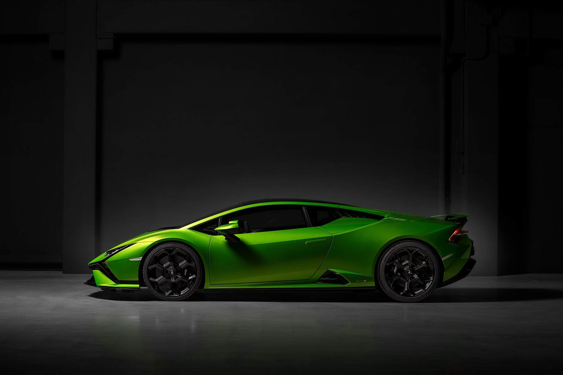 Download 2023 Lamborghini Huracán Tecnica - Side HD Wallpaper 1920x1280 #42