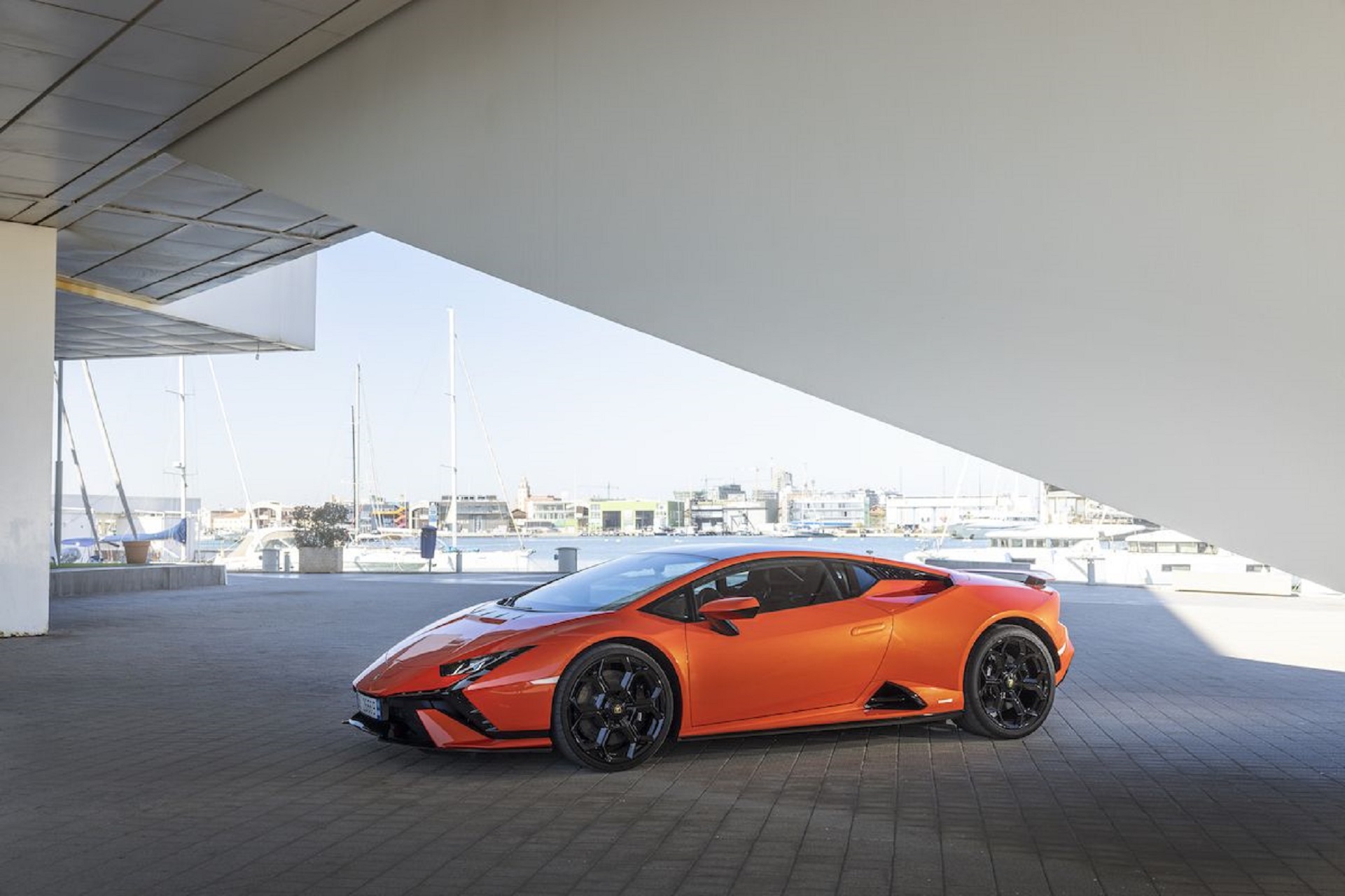 Download 2023 Lamborghini Huracán Tecnica - Side HD Wallpaper 1921x1280 #159