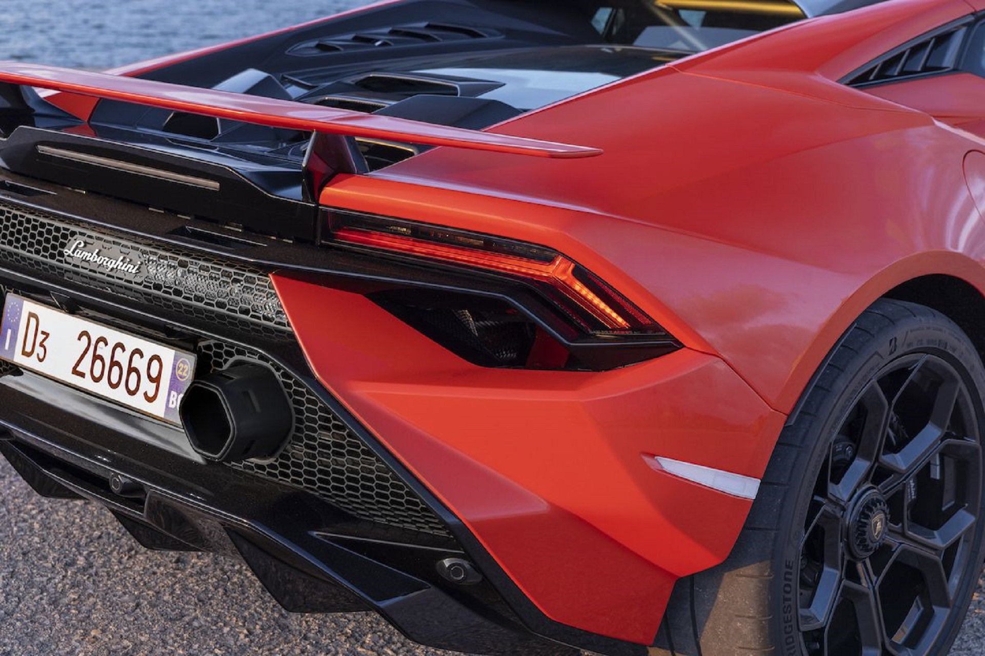 Download 2023 Lamborghini Huracán Tecnica - Tail Light HD Wallpaper 1921x1280 #200