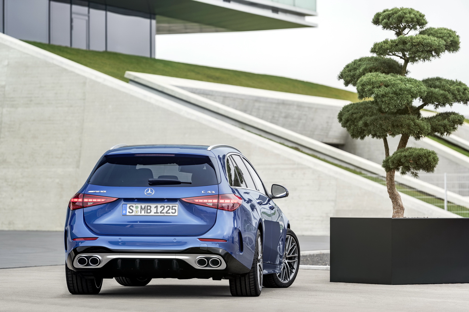 Download 2023 Mercedes-AMG C 43 Estate - Rear HD Wallpaper 1921x1281 #21