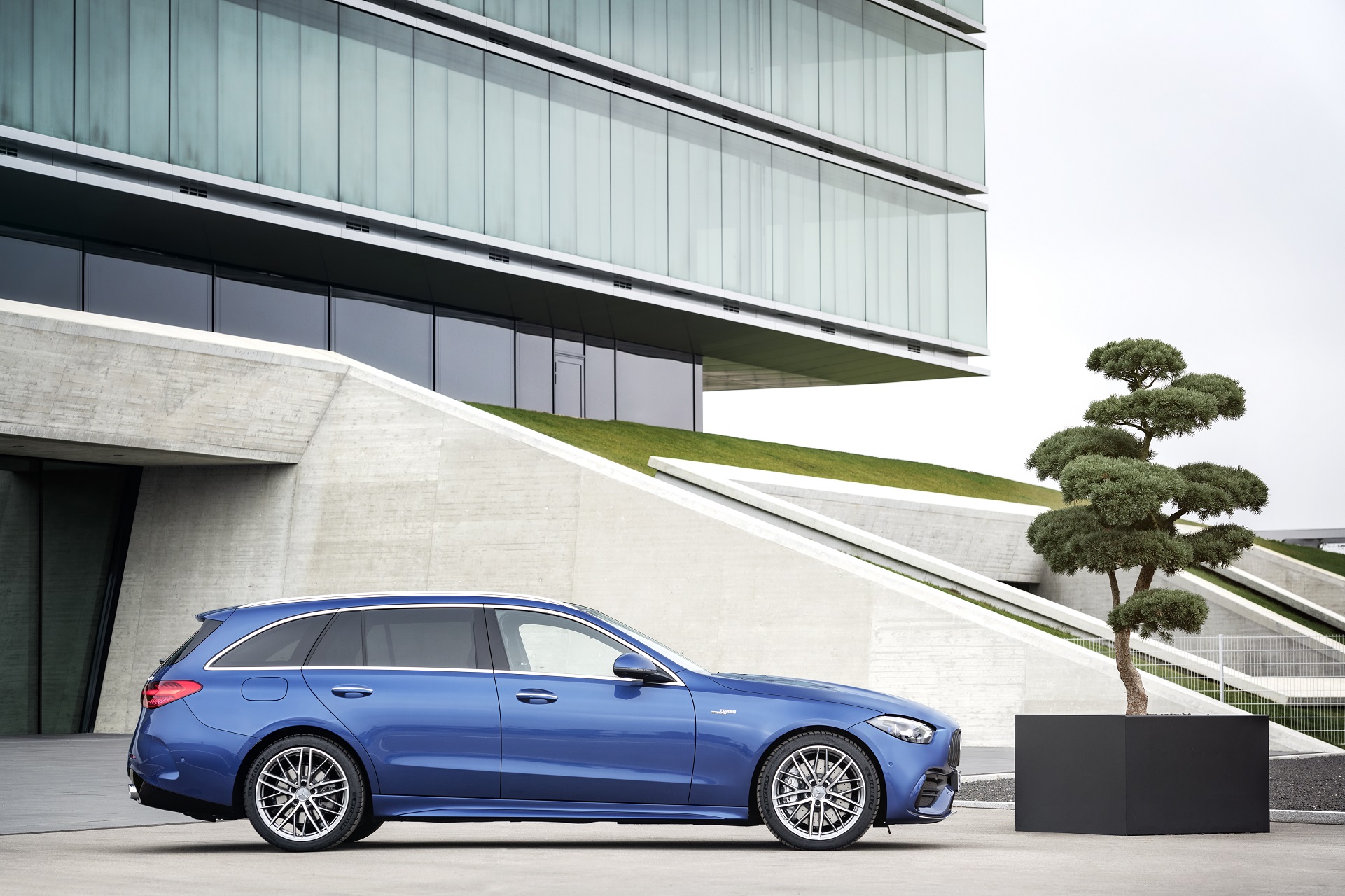 Download 2023 Mercedes-AMG C 43 Estate - Side HD Wallpaper 1921x1280 #22