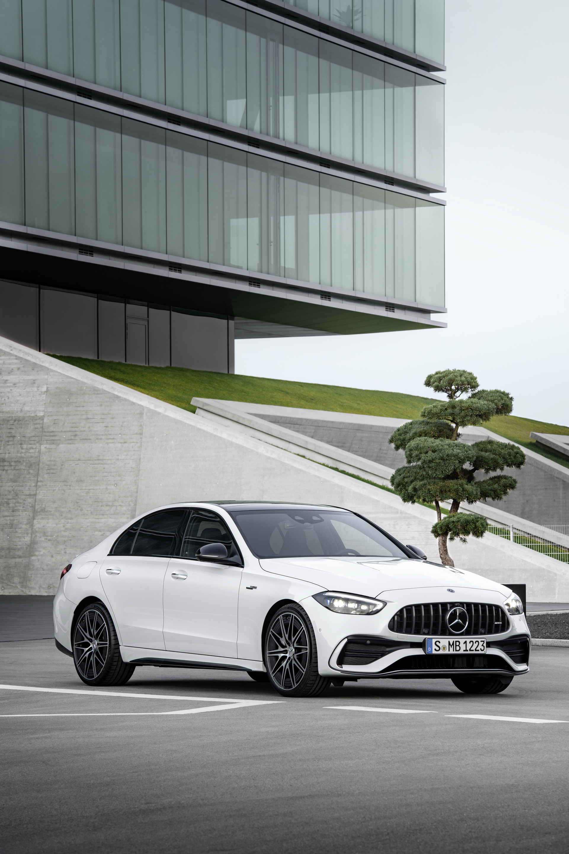 Download 2023 Mercedes-AMG C 43 - Front Three-Quarter HD Phone Wallpaper 1921x2882 #10