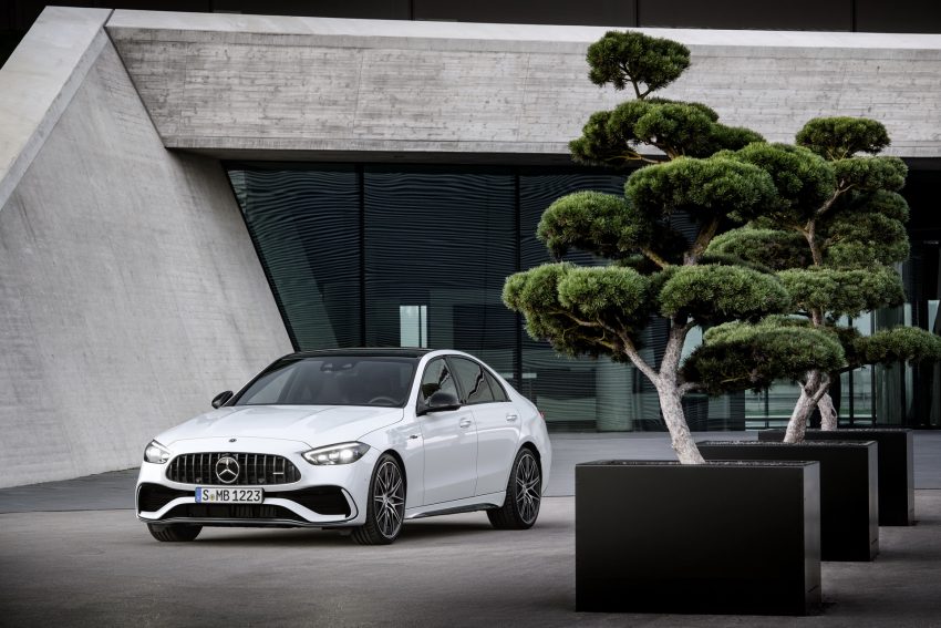 2023 Mercedes-AMG C 43 - Front Three-Quarter Wallpaper 850x567 #17