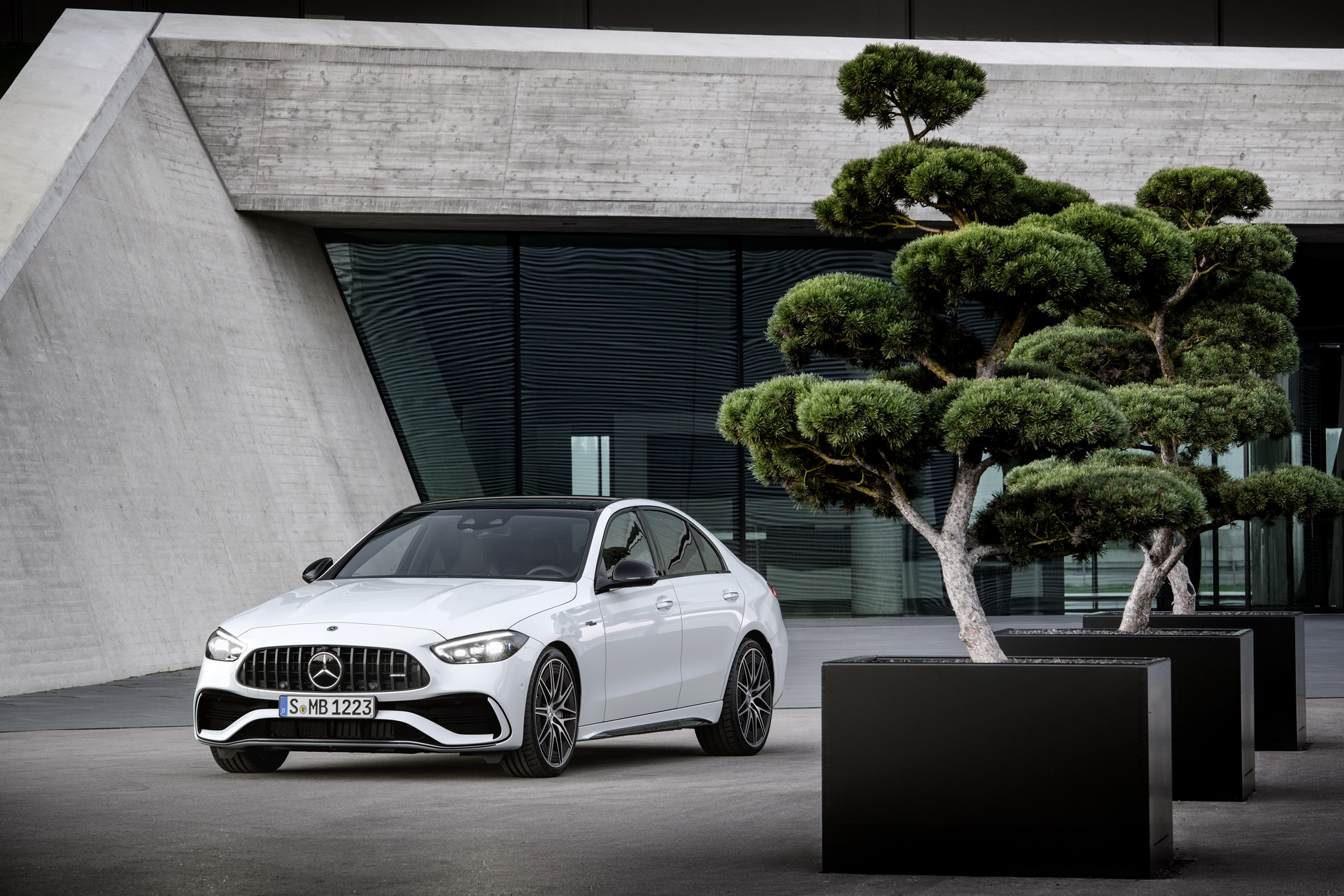 Download 2023 Mercedes-AMG C 43 - Front Three-Quarter HD Wallpaper 1921x1281 #17