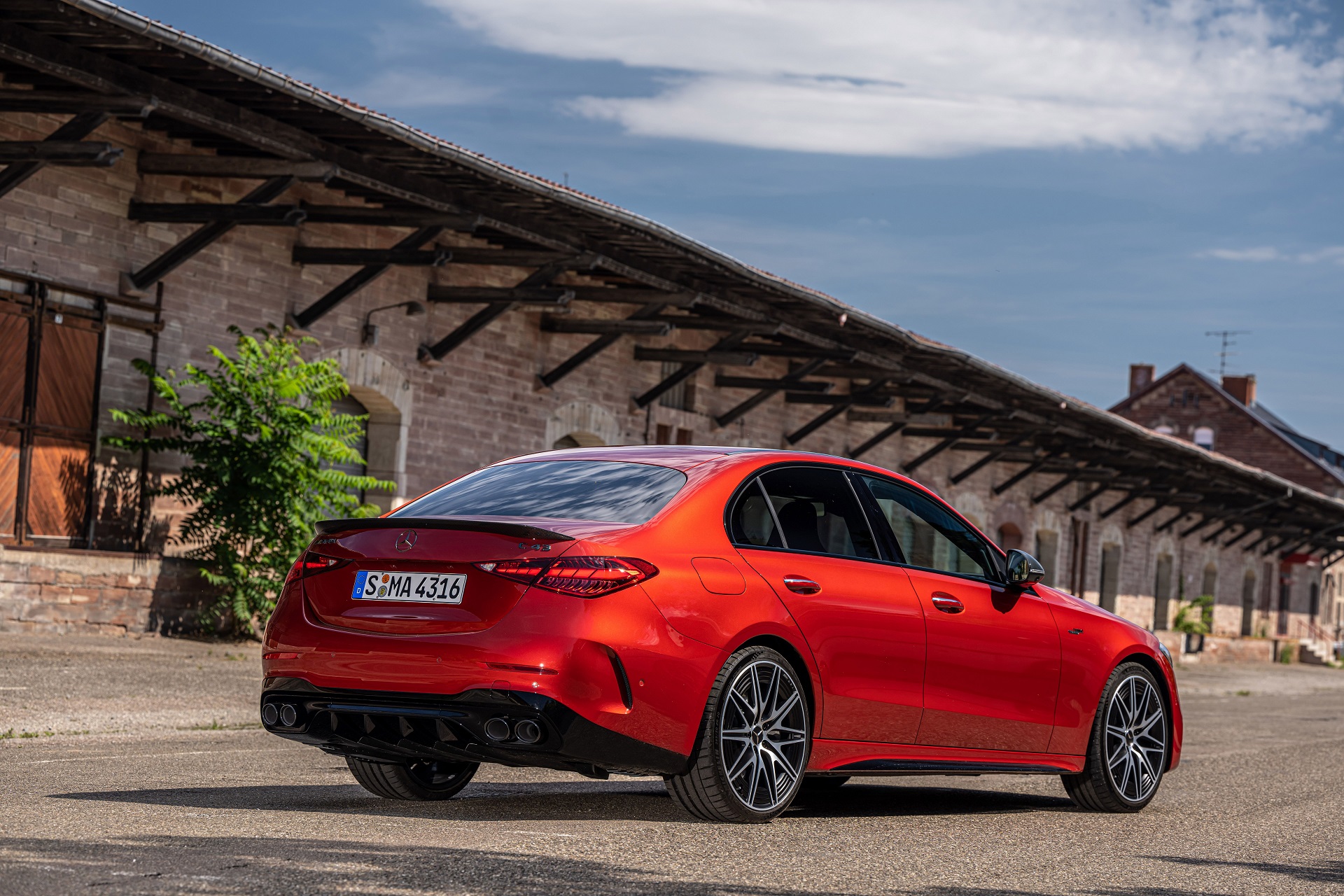 Мерседес 43 AMG красный