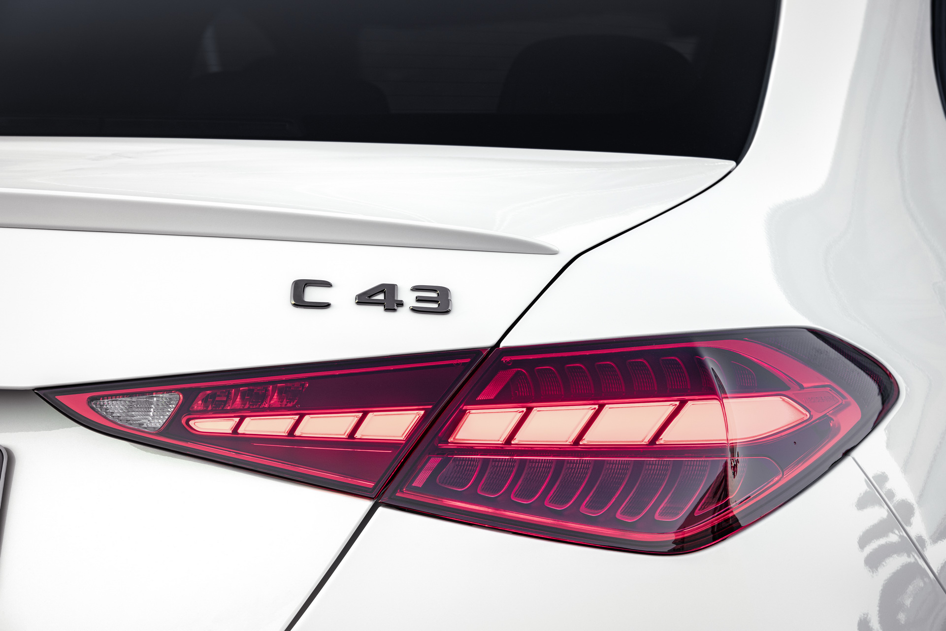 Download 2023 Mercedes-AMG C 43 - Tail Light HD Wallpaper 1921x1281 #24