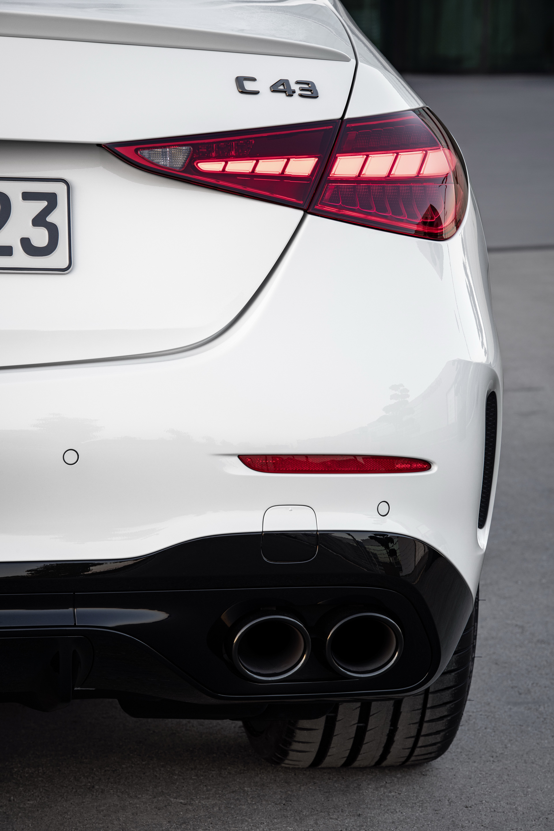 Download 2023 Mercedes-AMG C 43 - Tail Light HD Phone Wallpaper 1921x2882 #25