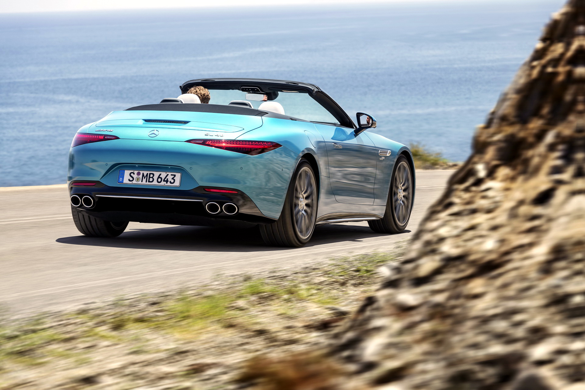 Download 2023 Mercedes-AMG SL 43 - Rear Three-Quarter HD Wallpaper 1921x1281 #13