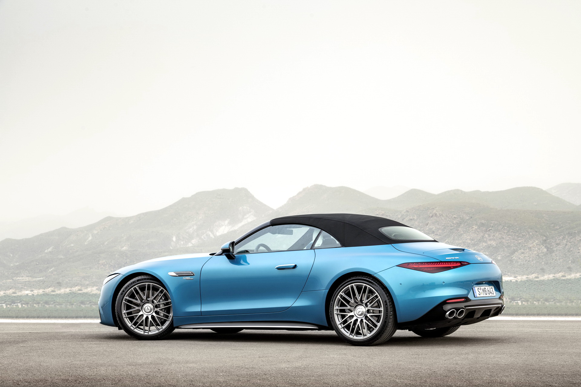 Download 2023 Mercedes-AMG SL 43 - Rear Three-Quarter HD Wallpaper 1921x1281 #22