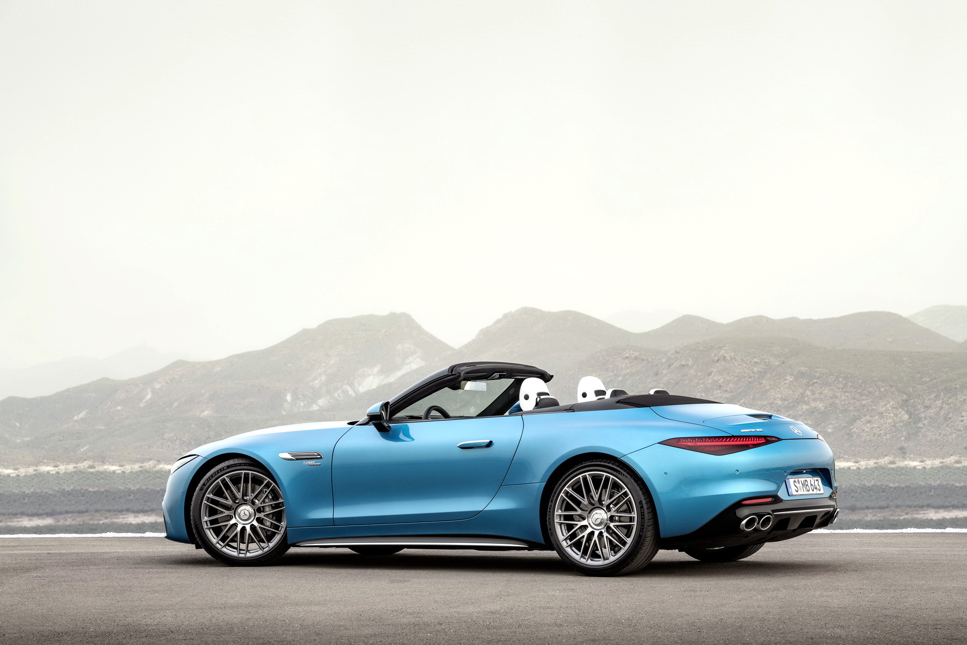 Download 2023 Mercedes-AMG SL 43 - Rear Three-Quarter HD Wallpaper 1921x1281 #23