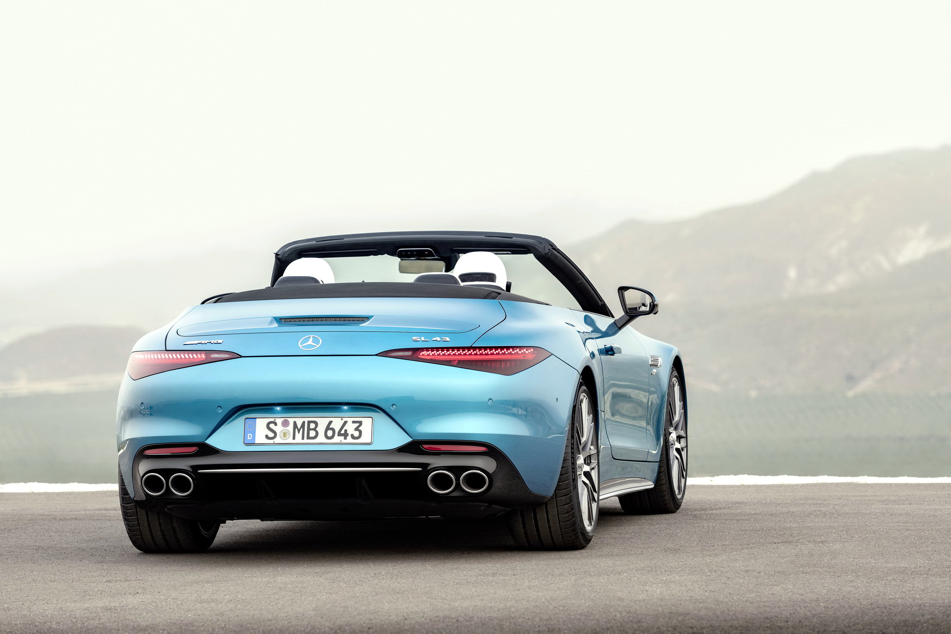 Download 2023 Mercedes-AMG SL 43 - Rear HD Wallpaper 1921x1281 #25