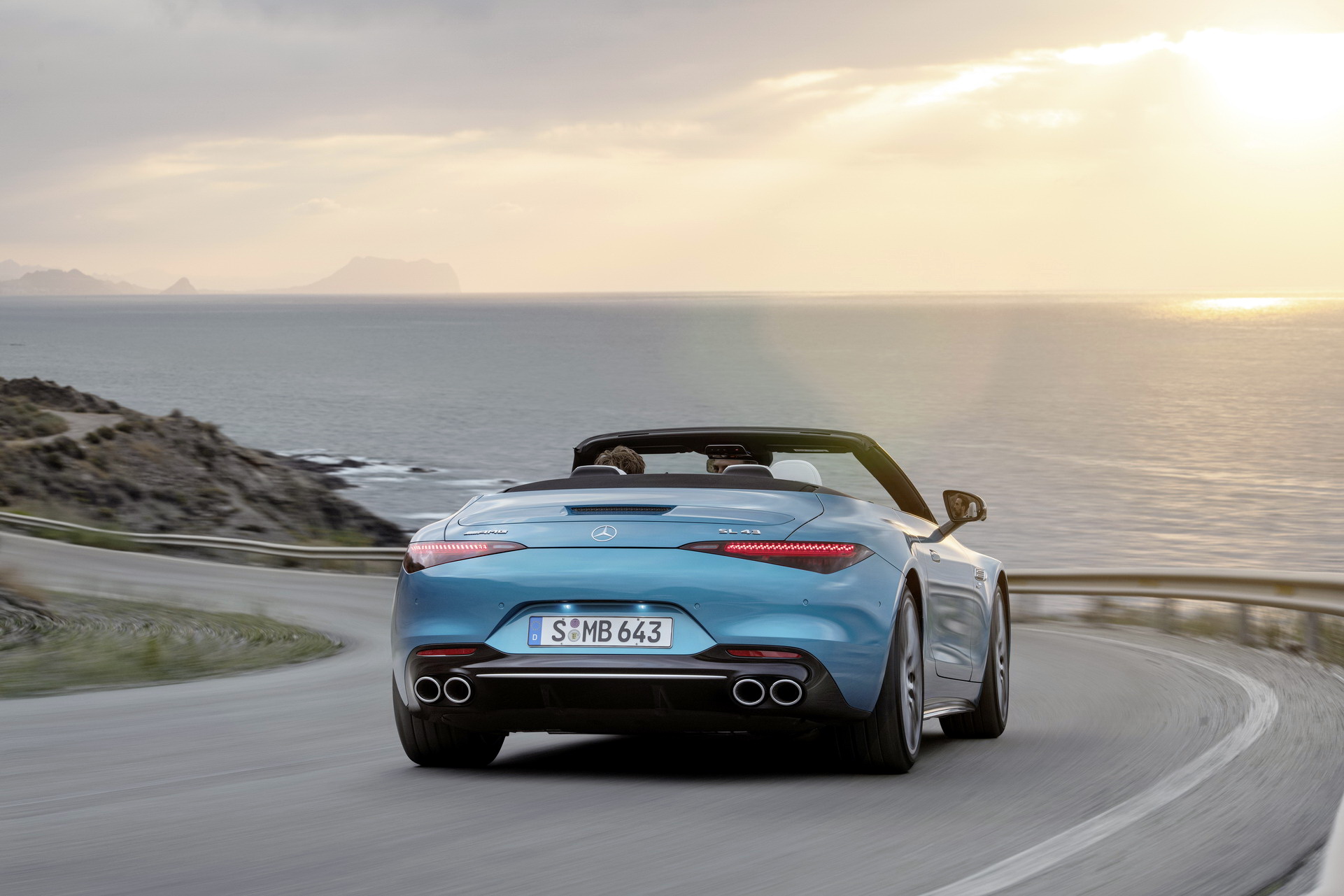 Download 2023 Mercedes-AMG SL 43 - Rear HD Wallpaper 1921x1281 #15