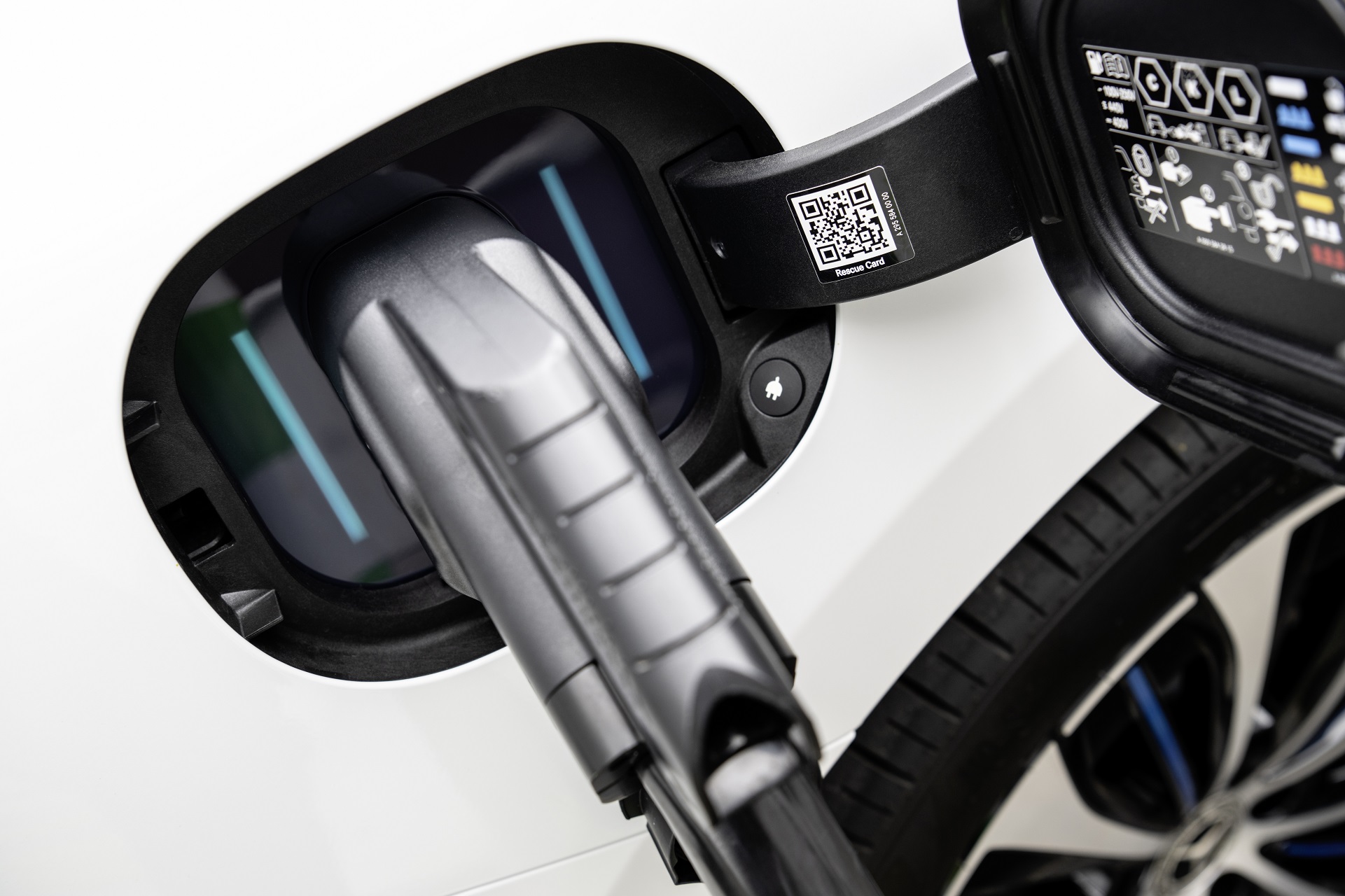 Download 2023 Mercedes-Benz EQE 350+ - Charging Connector HD Wallpaper 1921x1280 #19
