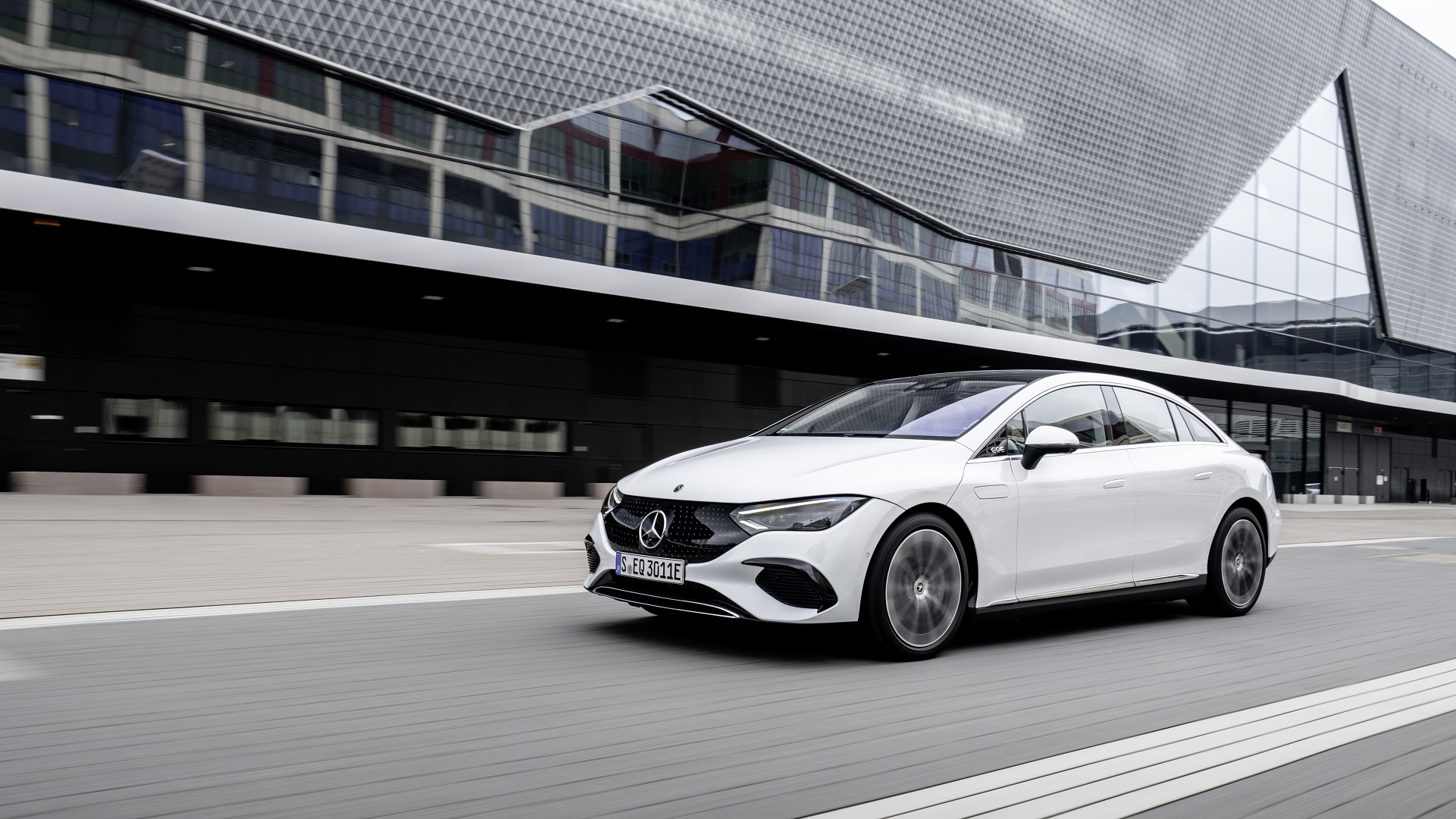 Download 2023 Mercedes-Benz EQE 350+ - Front Three-Quarter HD Wallpaper 1921x1080 #12