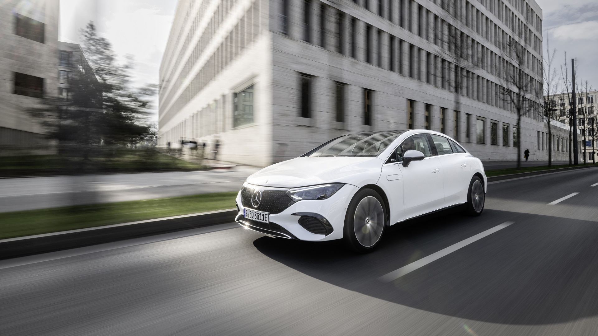 Download 2023 Mercedes-Benz EQE 350+ - Front Three-Quarter HD Wallpaper 1921x1080 #11