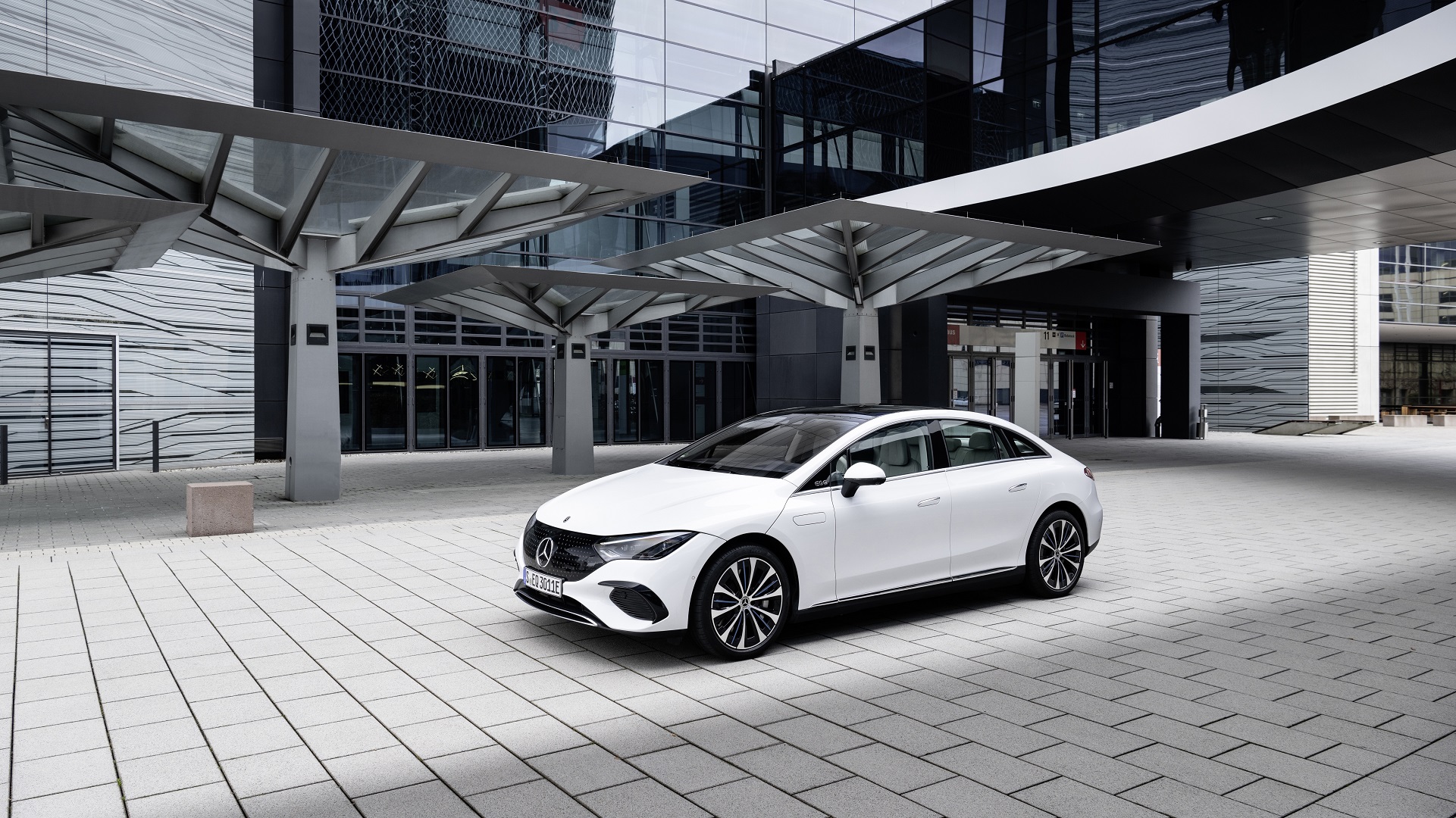 Download 2023 Mercedes-Benz EQE 350+ - Front Three-Quarter HD Wallpaper 1921x1080 #16