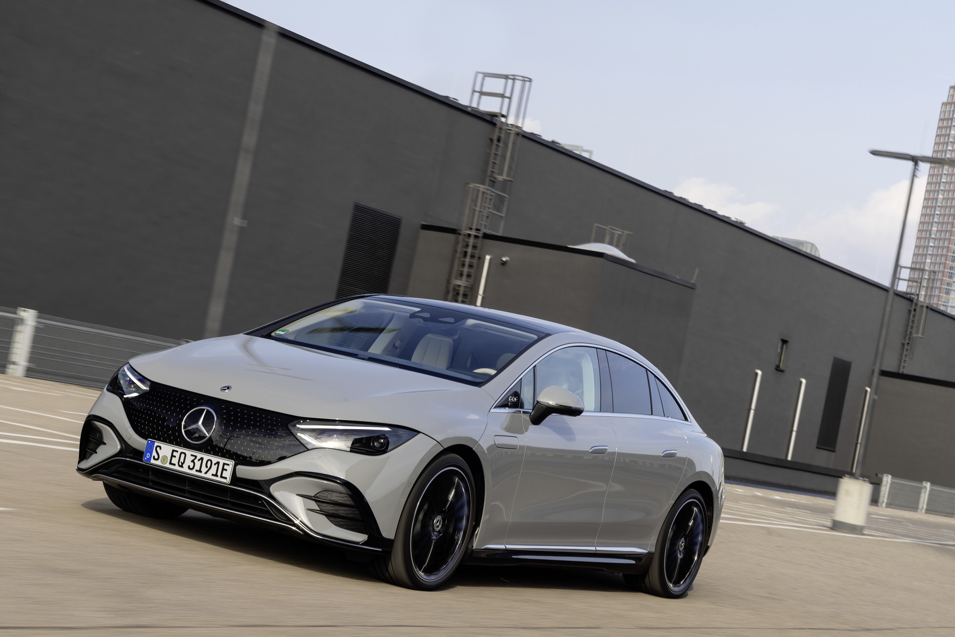 Download 2023 Mercedes-Benz EQE 350+ - Front Three-Quarter HD Wallpaper 1921x1281 #1