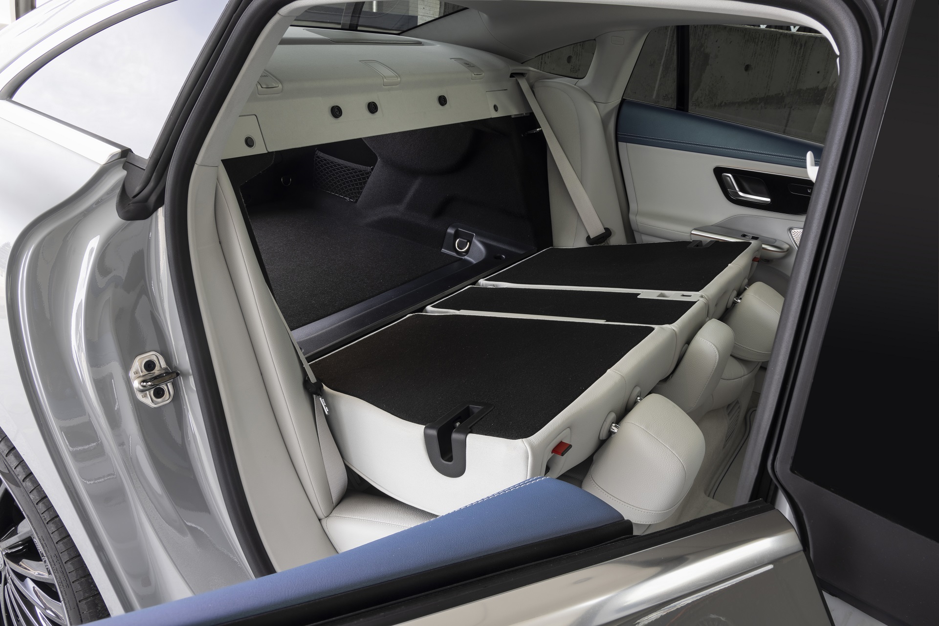 Download 2023 Mercedes-Benz EQE 350+ - Interior, Rear Seats HD Wallpaper 1921x1281 #9
