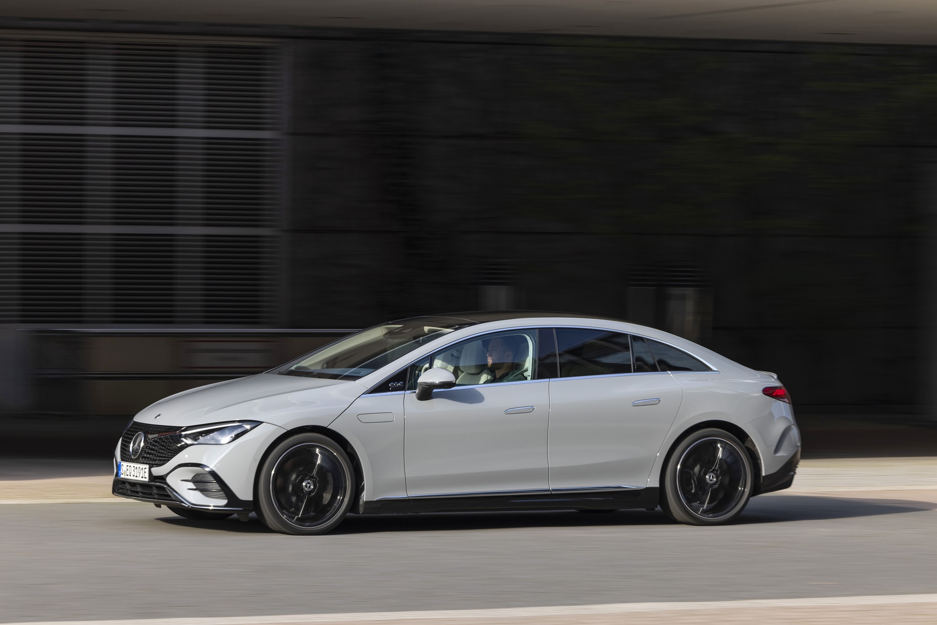 Download 2023 Mercedes-Benz EQE 350+ - Side HD Wallpaper 1921x1281 #4
