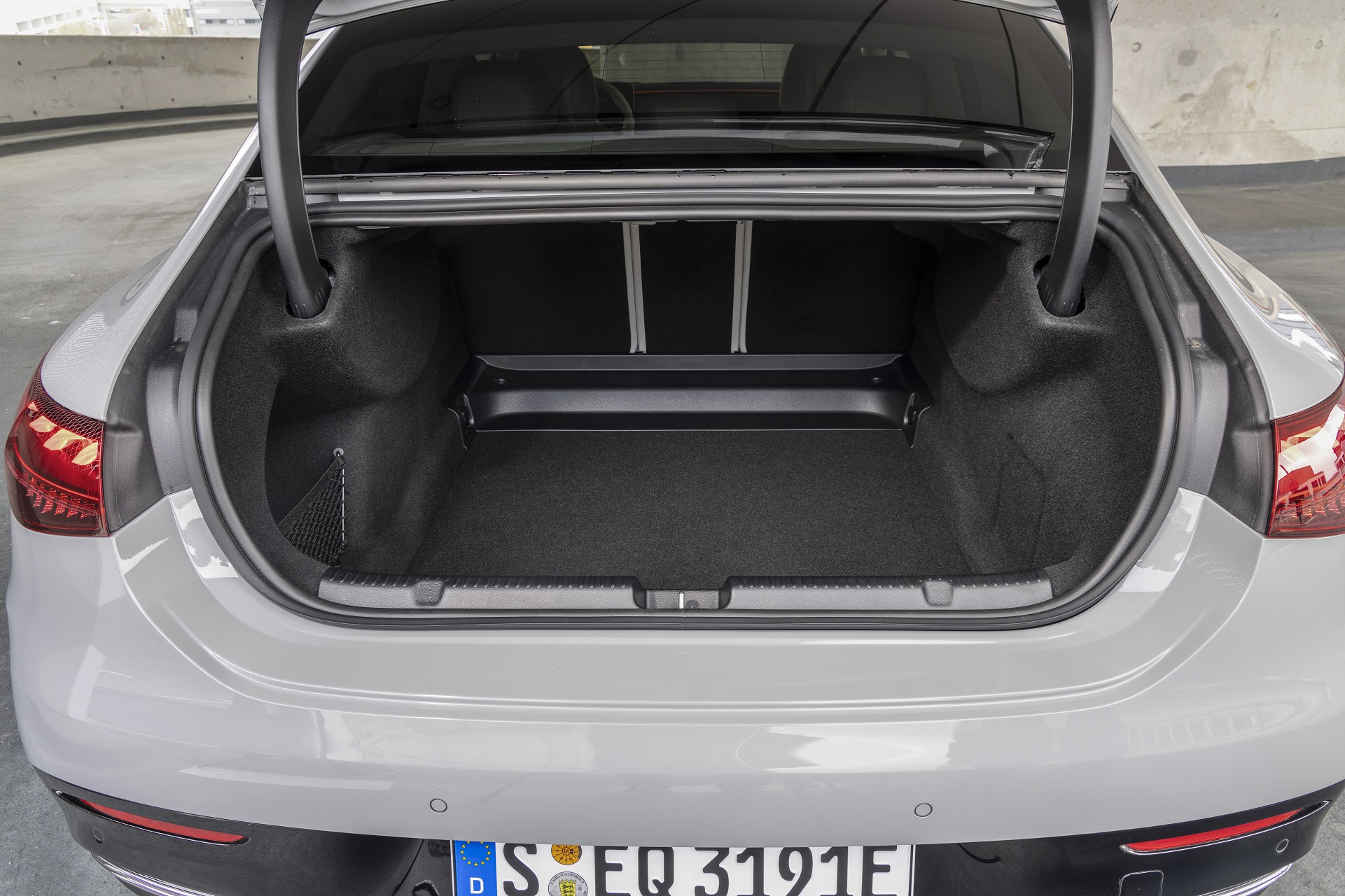 Download 2023 Mercedes-Benz EQE 350+ - Trunk HD Wallpaper 1921x1281 #10