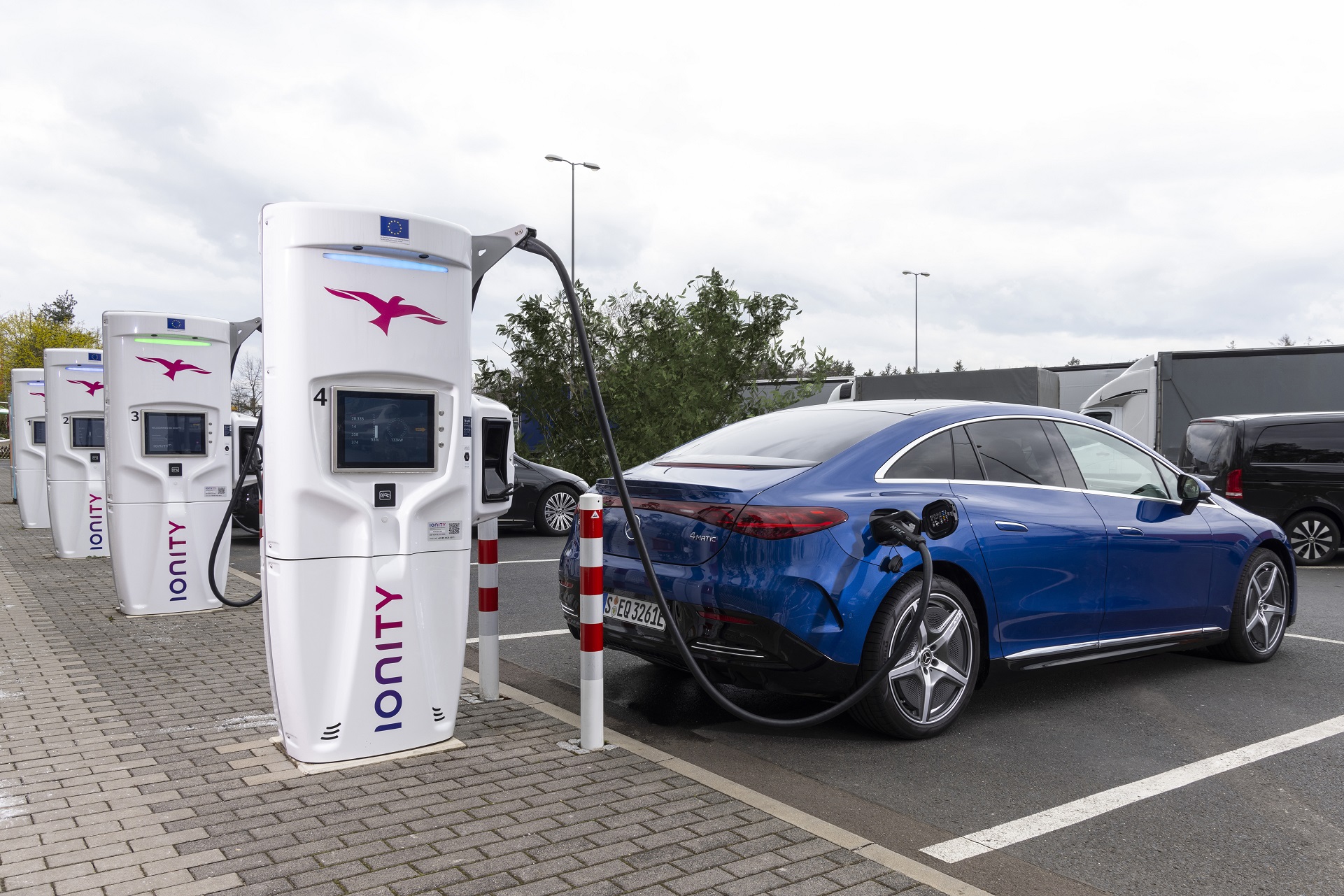 Download 2023 Mercedes-Benz EQE 500 4Matic - Charging HD Wallpaper 1921x1281 #16