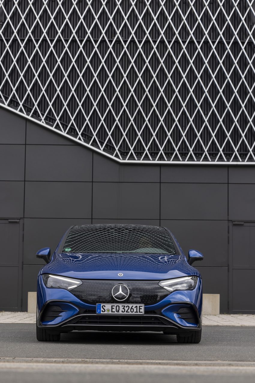 2023 Mercedes-Benz EQE 500 4Matic - Front Phone Wallpaper 850x1274 #10